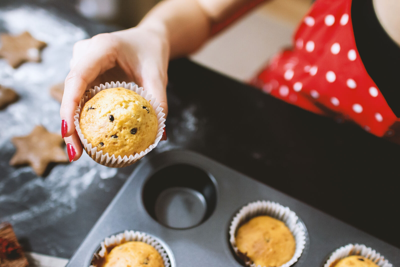 Canon EOS 70D + Sigma 30mm F1.4 EX DC HSM sample photo. Baking, cupcakes, dessert, food photography