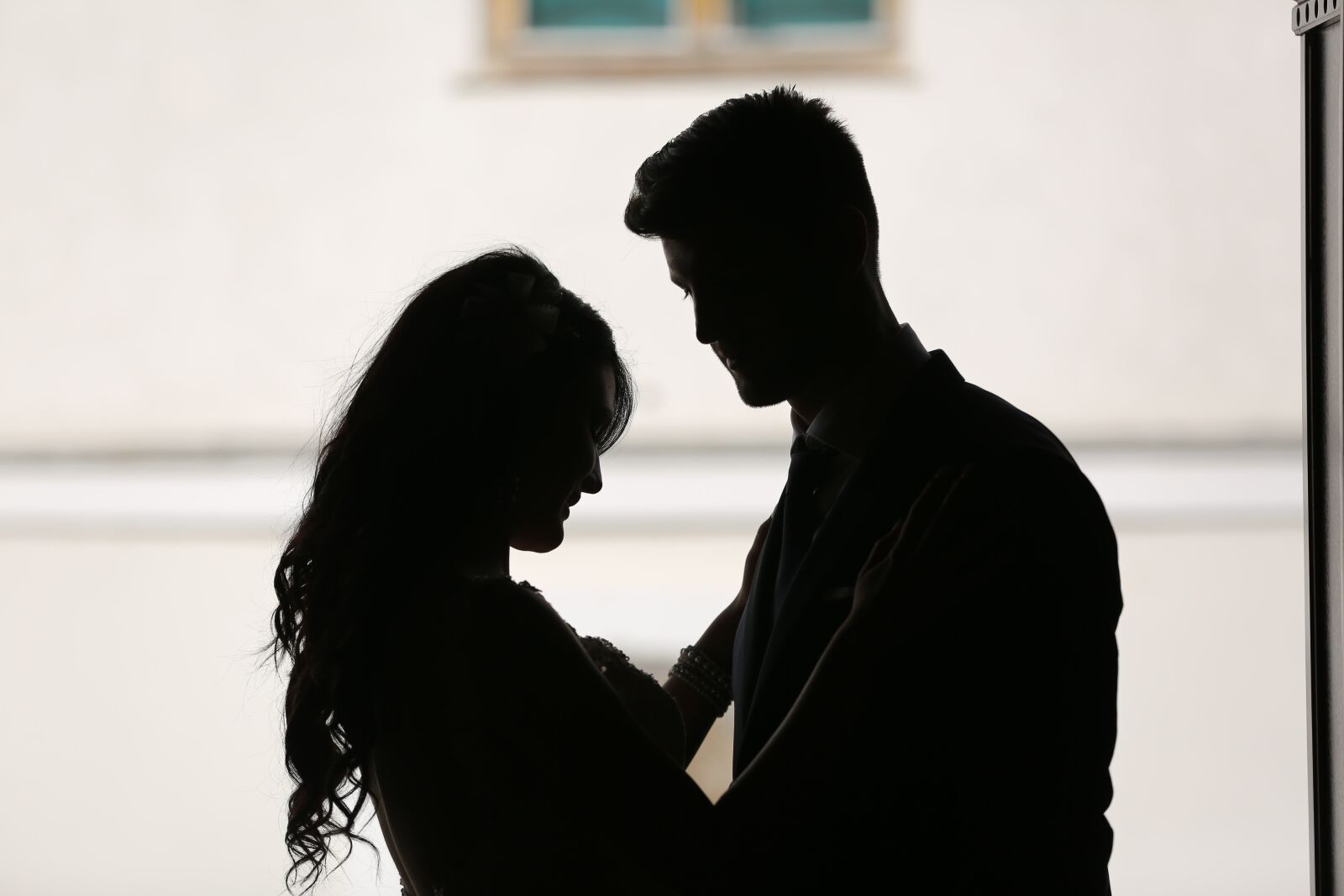 Canon EOS 5D Mark III sample photo. Couple, silhouette, hugging, shadow photography