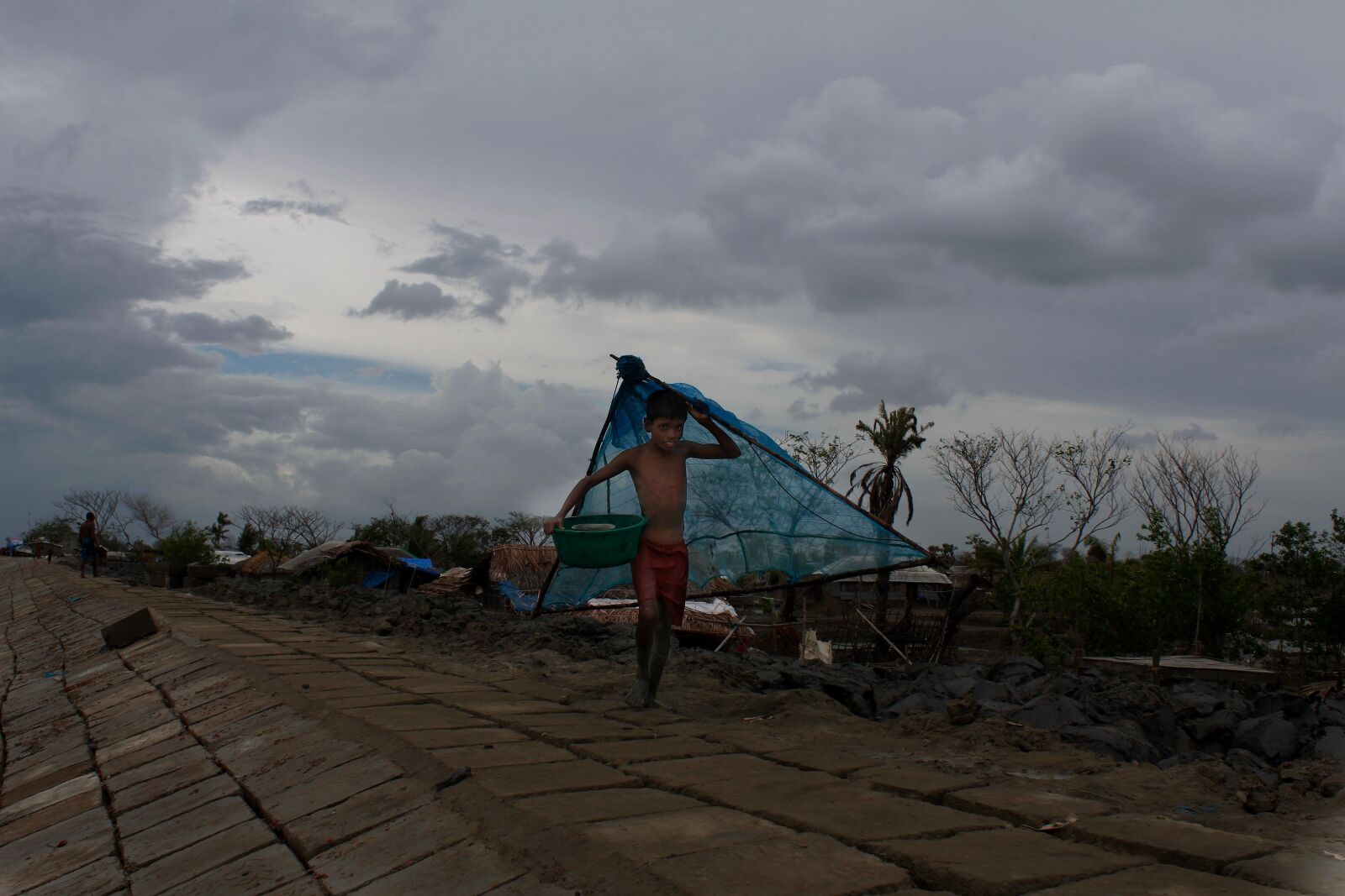 Canon EOS 500D (EOS Rebel T1i / EOS Kiss X3) sample photo. Bangladesh, canal, fisherman, nature photography