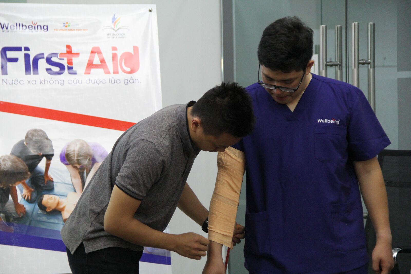 Canon EOS 60D sample photo. Wellbeing, first aid, viet photography