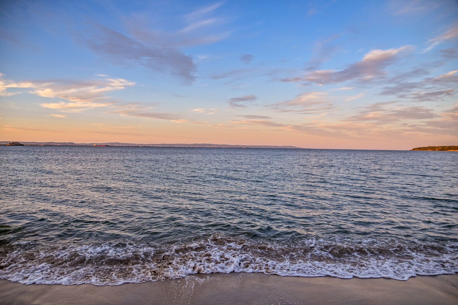 Nikon Z 50 sample photo. Beach, sea, horizon photography