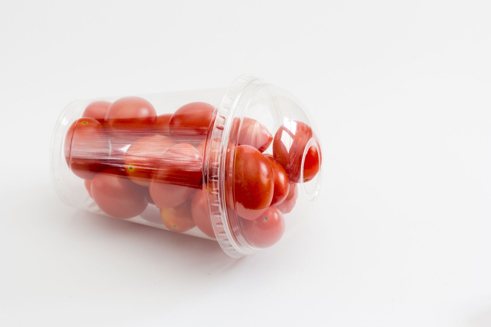 Canon EF-S 60mm F2.8 Macro USM sample photo. Tomatoes, cherry, cherry tomatoes photography
