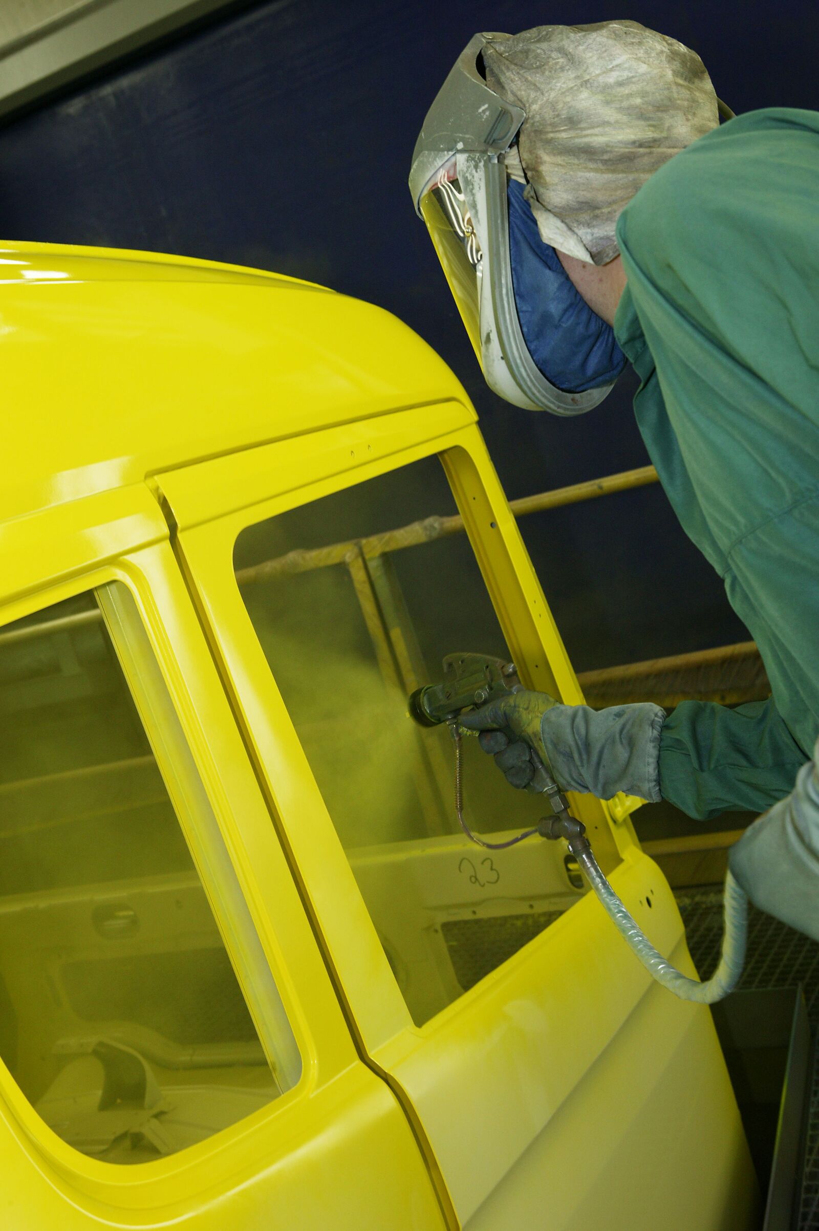 Canon EOS-1Ds sample photo. Yellow, truck, paint photography