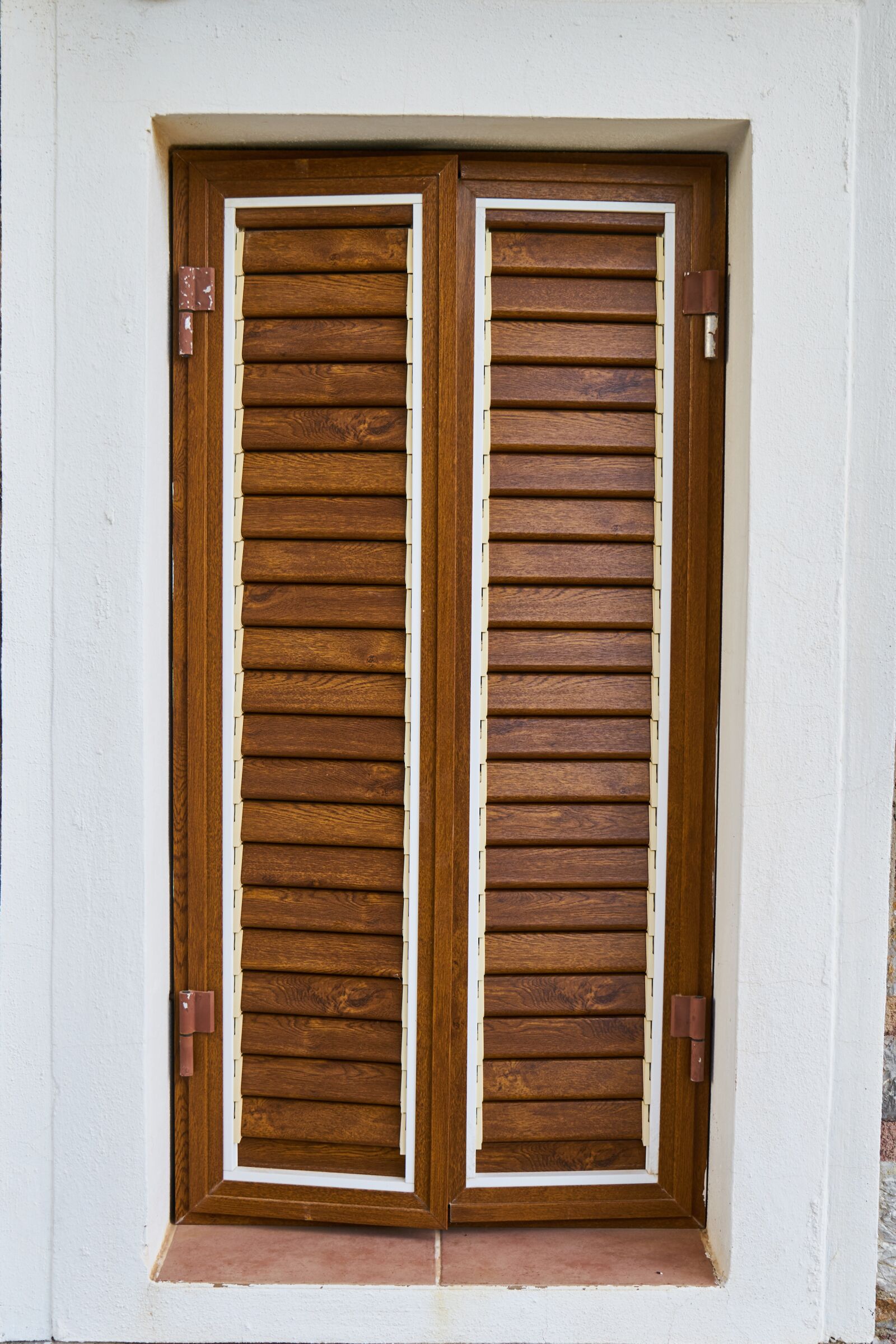 Sony a7R II sample photo. Window, building, color photography