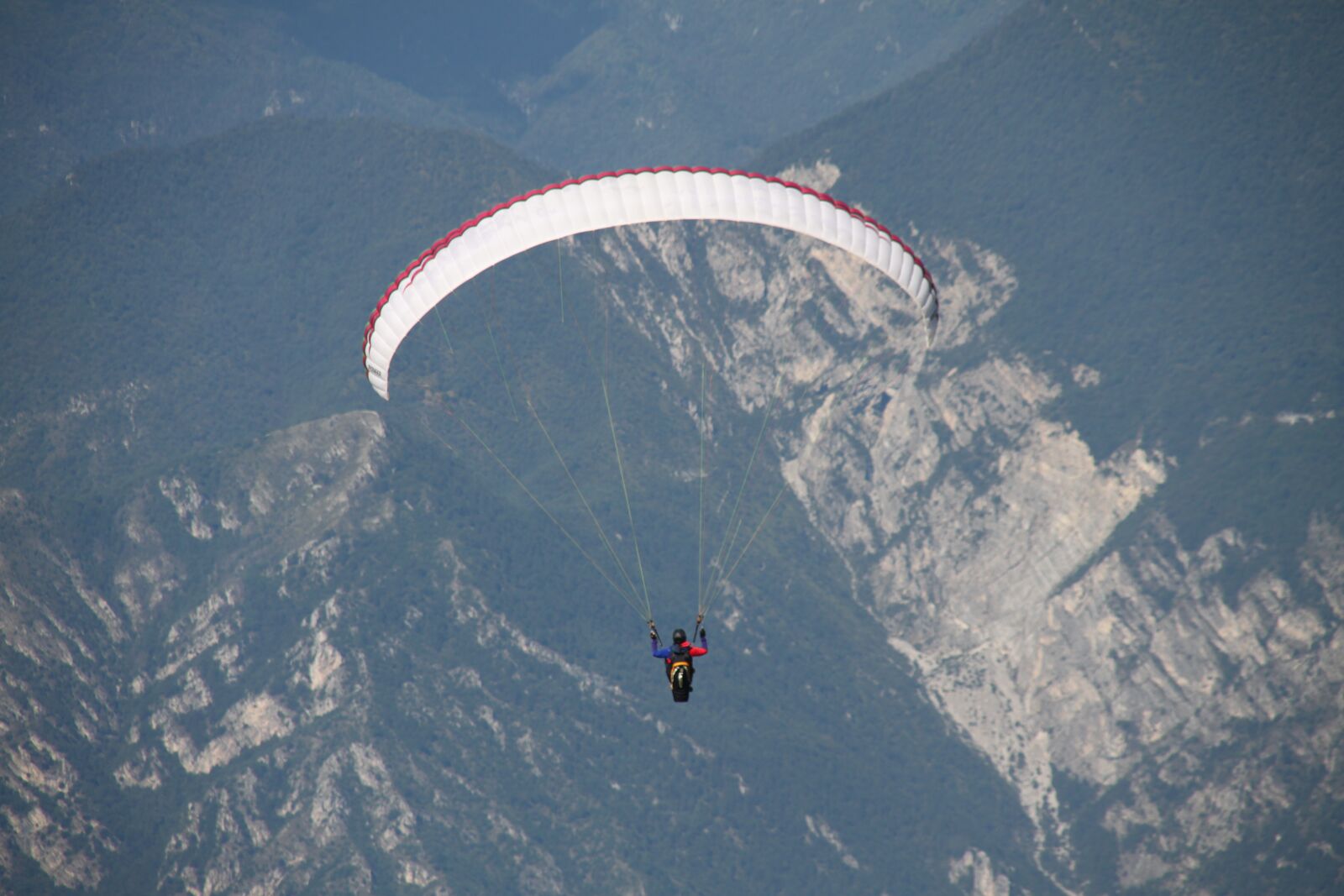 Canon EOS 500D (EOS Rebel T1i / EOS Kiss X3) sample photo. Mountain, paragliding, lake garda photography