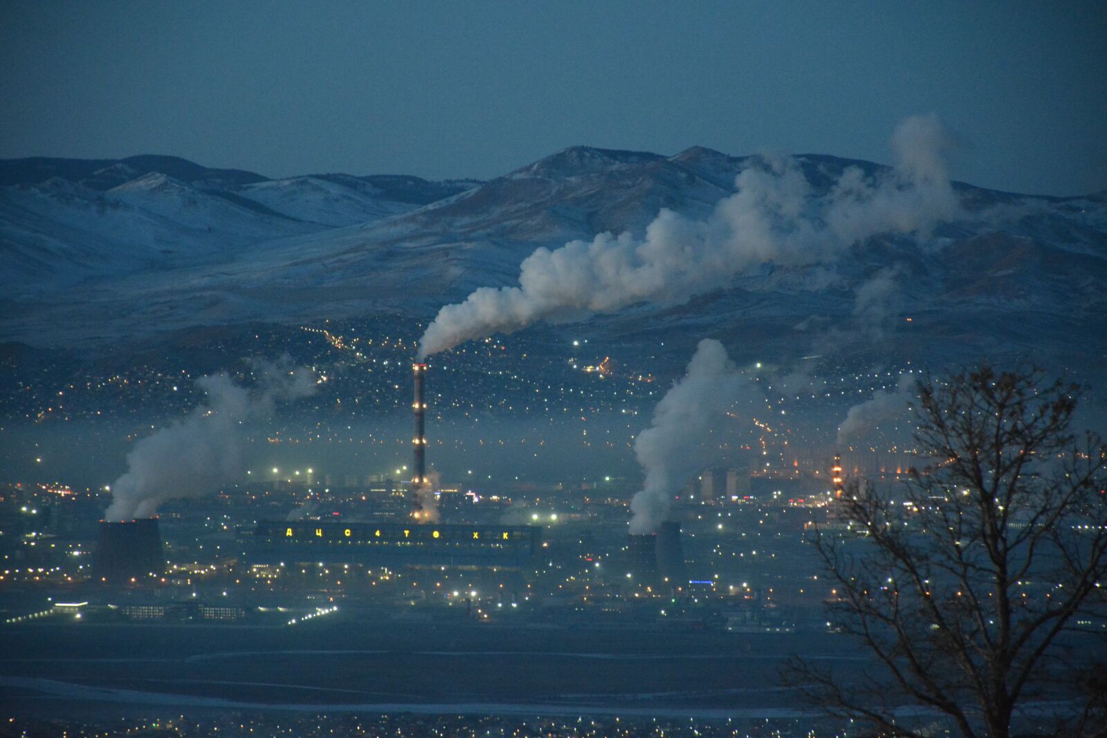 Nikon D7100 sample photo. Night city, smoke, pollution photography