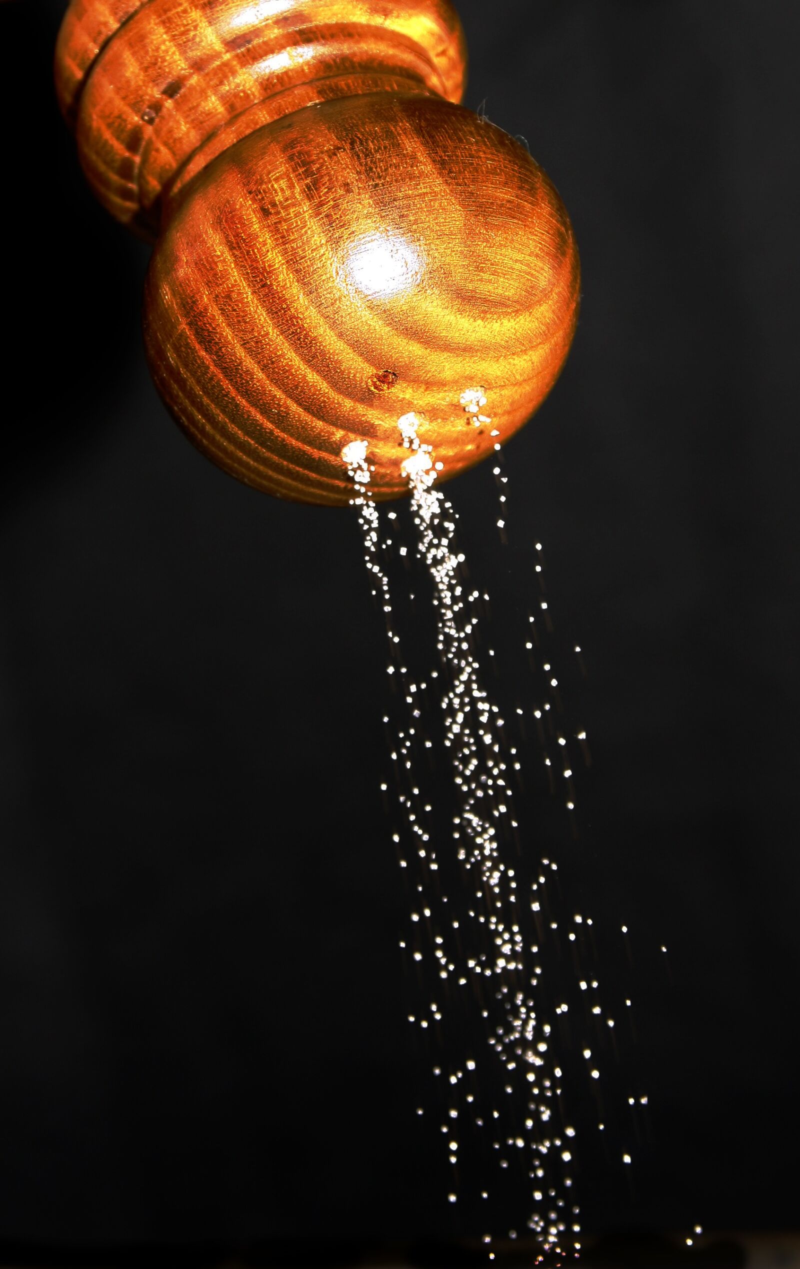 Canon EOS 1000D (EOS Digital Rebel XS / EOS Kiss F) sample photo. Salt, salt shaker, trickle photography