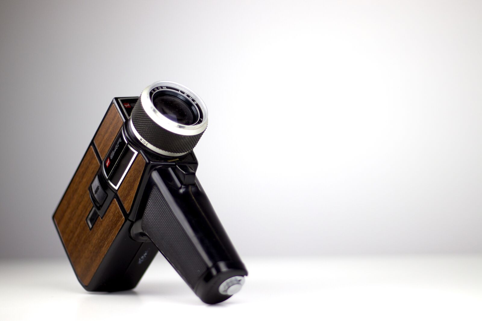 Canon EOS 80D + Canon EF 50mm F1.8 STM sample photo. Retro, studio, vintage, vintage photography