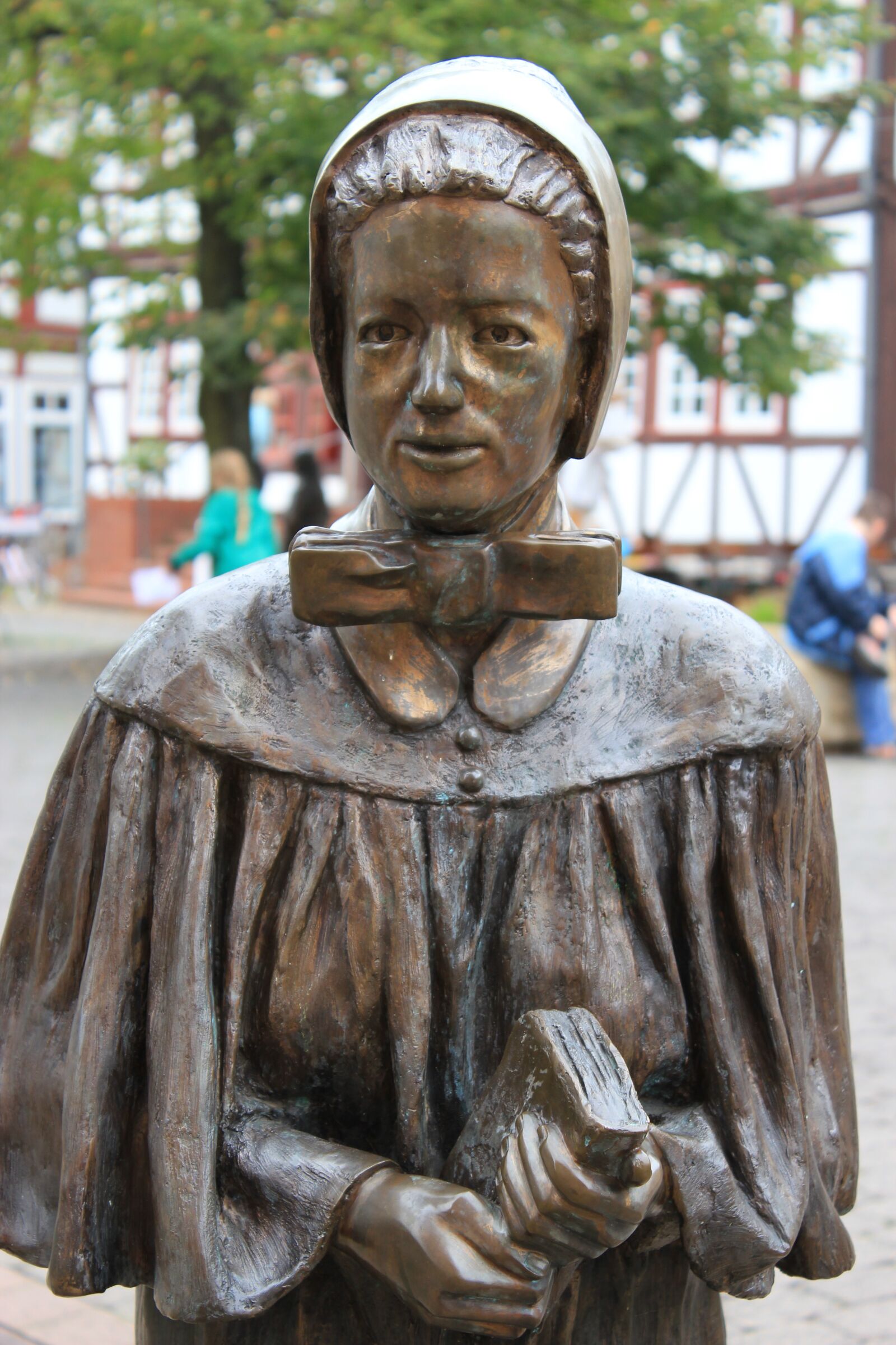 Canon EOS 550D (EOS Rebel T2i / EOS Kiss X4) sample photo. Figure, bronze, statue photography