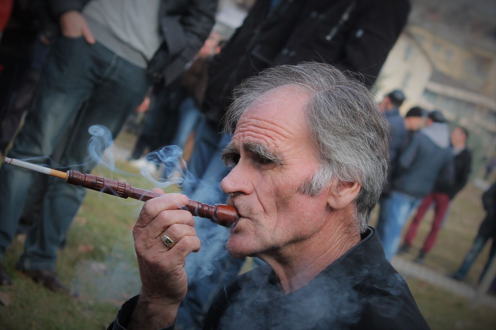 Canon EOS 1100D (EOS Rebel T3 / EOS Kiss X50) sample photo. Cigarette, old man, smoking photography