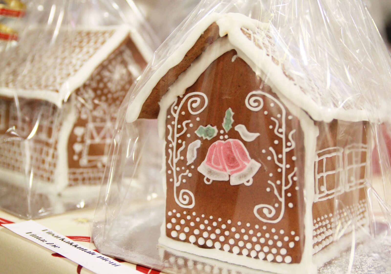 Canon EOS 550D (EOS Rebel T2i / EOS Kiss X4) sample photo. Gingerbread house, christmas, gift photography