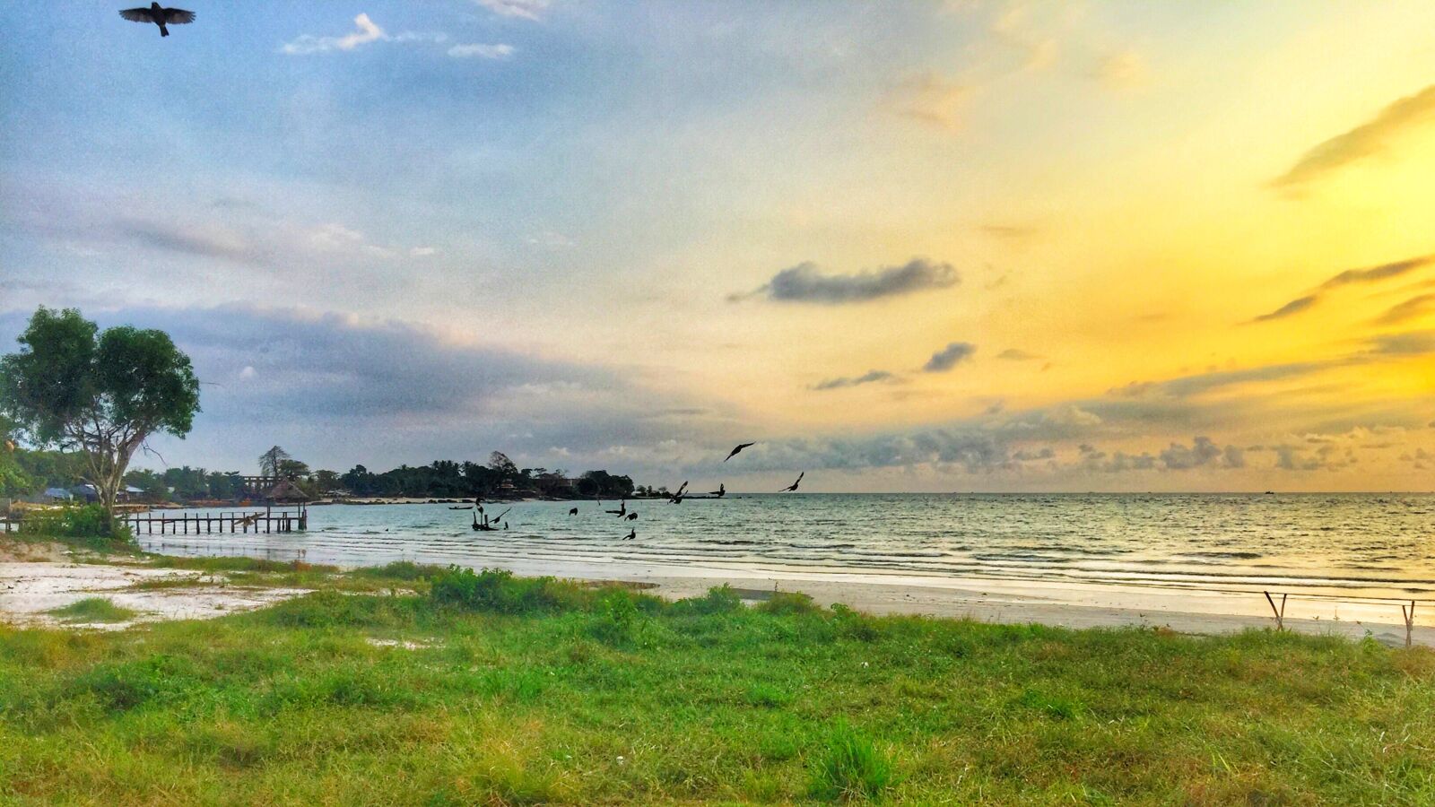iPhone 6 Plus back camera 4.15mm f/2.2 sample photo. Sunset, beach, holiday photography