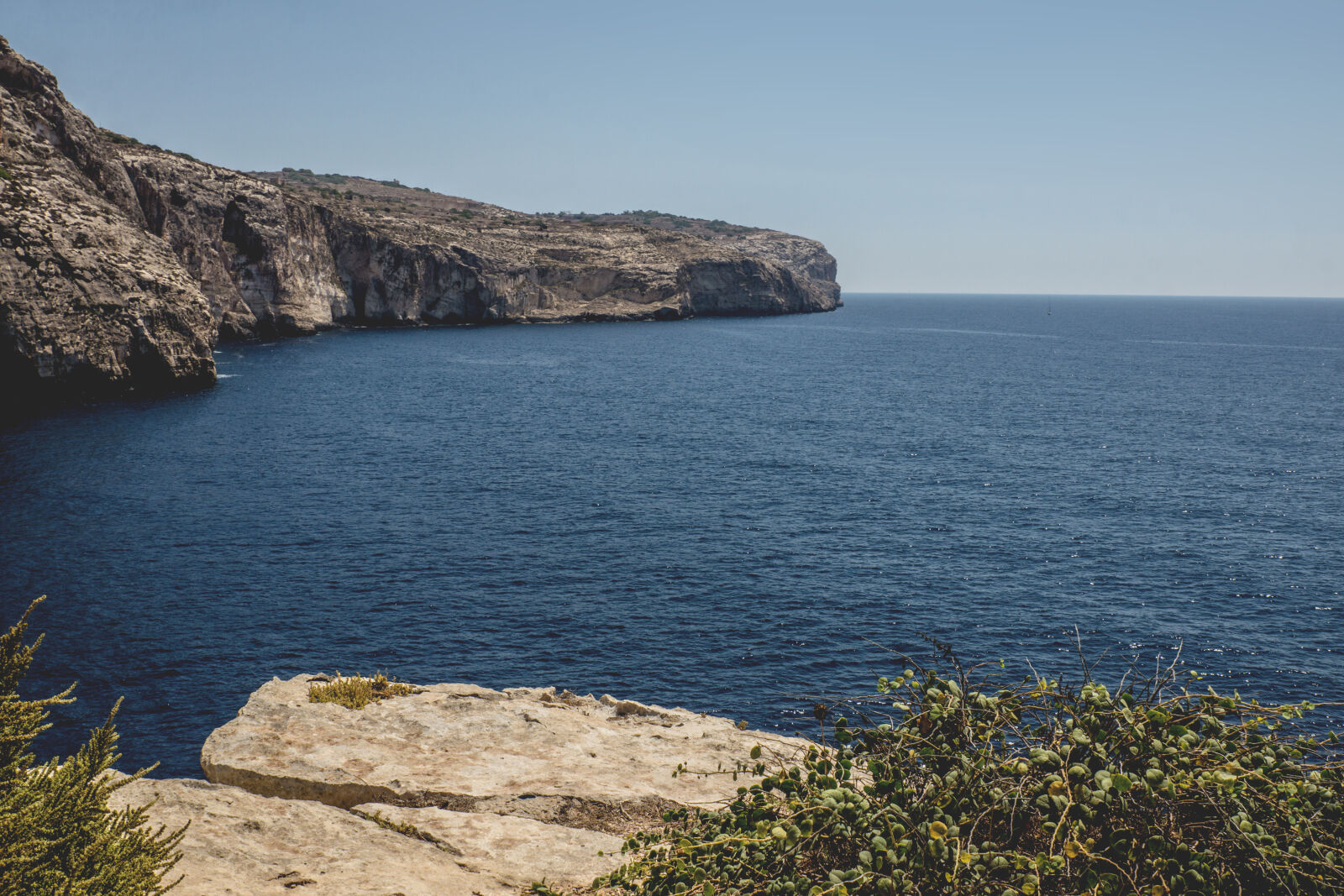 24-70mm F2.8-2.8 SSM sample photo. Cliffs, coast, malta, nature photography