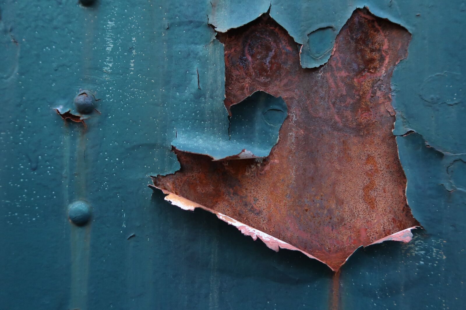 Canon PowerShot G7 X Mark II sample photo. Rust, blue, metal photography