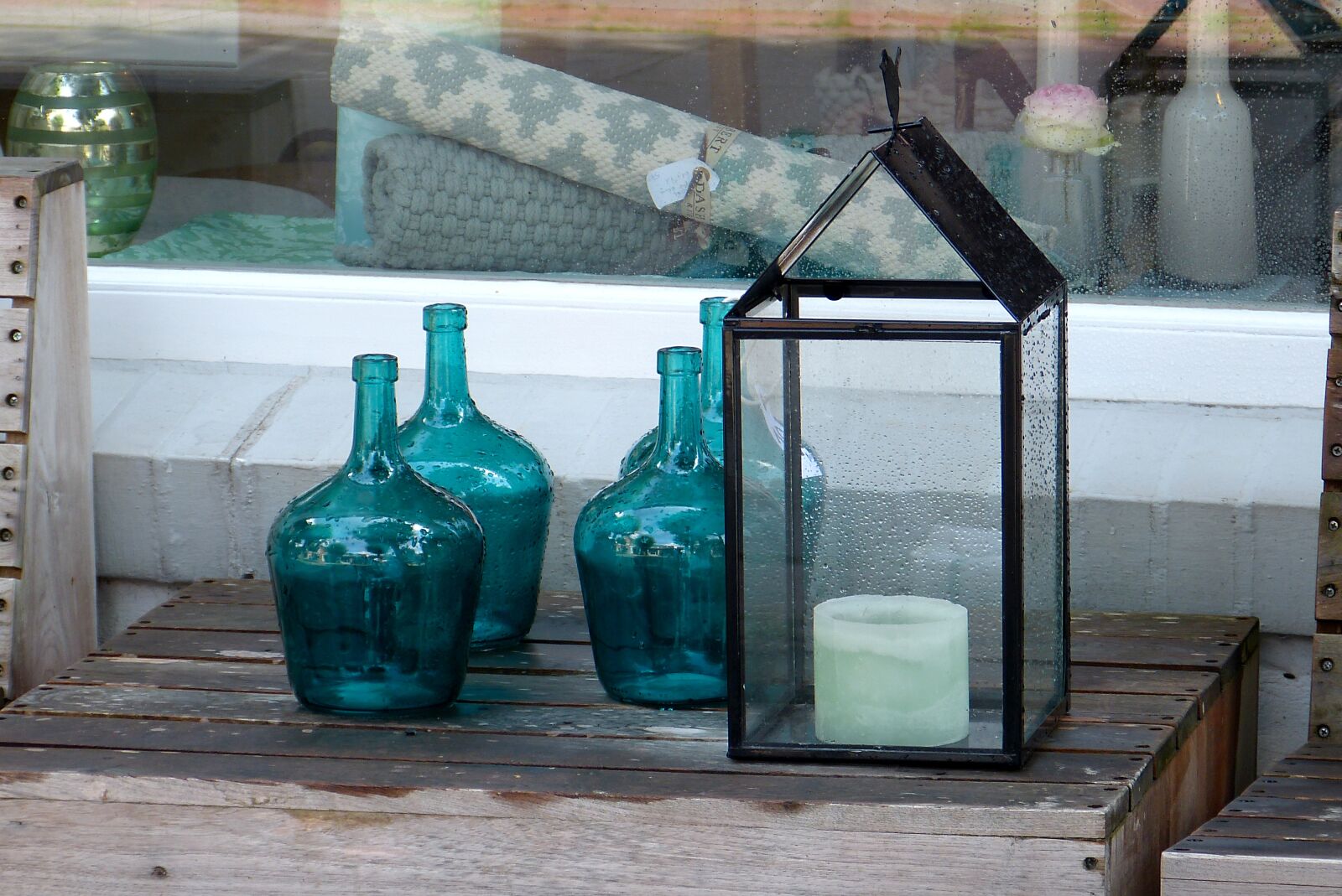 Panasonic Lumix DMC-FZ150 sample photo. Deco, green, bottles photography