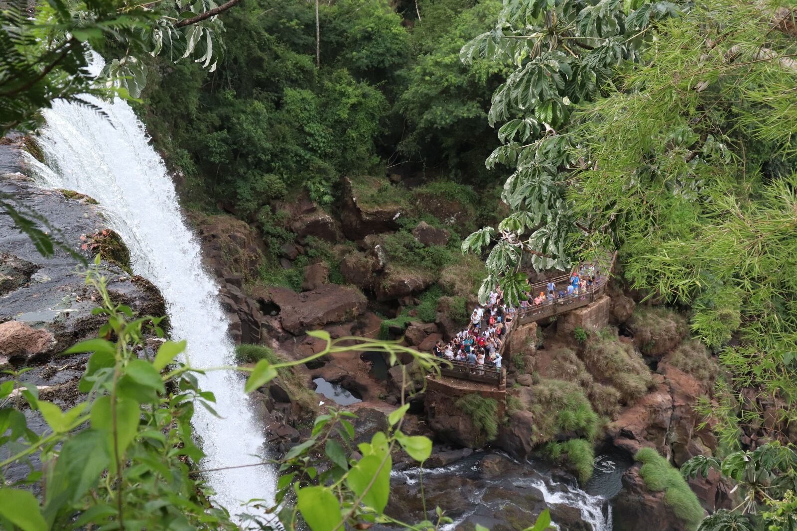 Canon EOS 200D (EOS Rebel SL2 / EOS Kiss X9) sample photo. Iguazu falls, waterfall, landscape photography