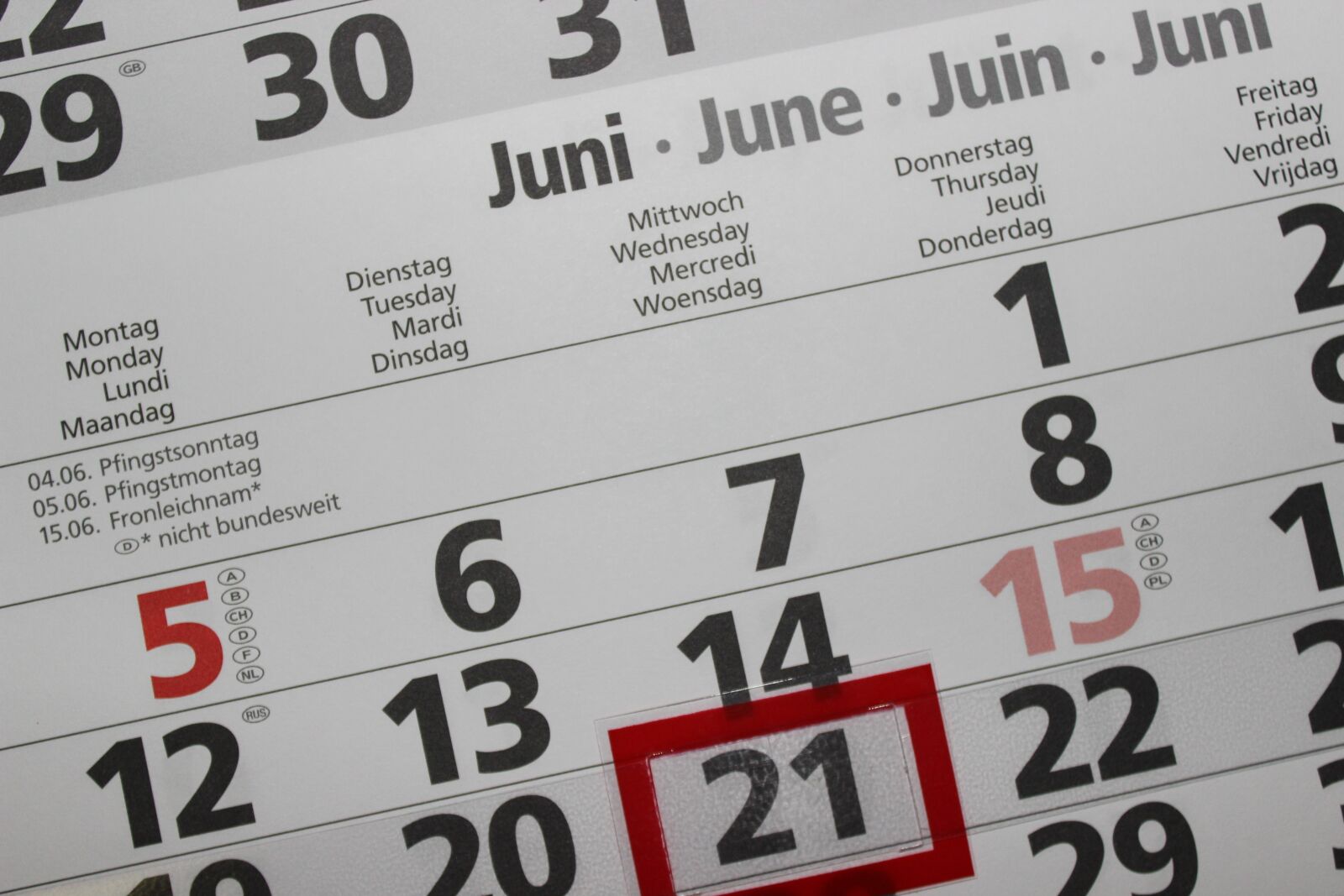 Canon EOS 600D (Rebel EOS T3i / EOS Kiss X5) sample photo. Calendar, pay, number photography