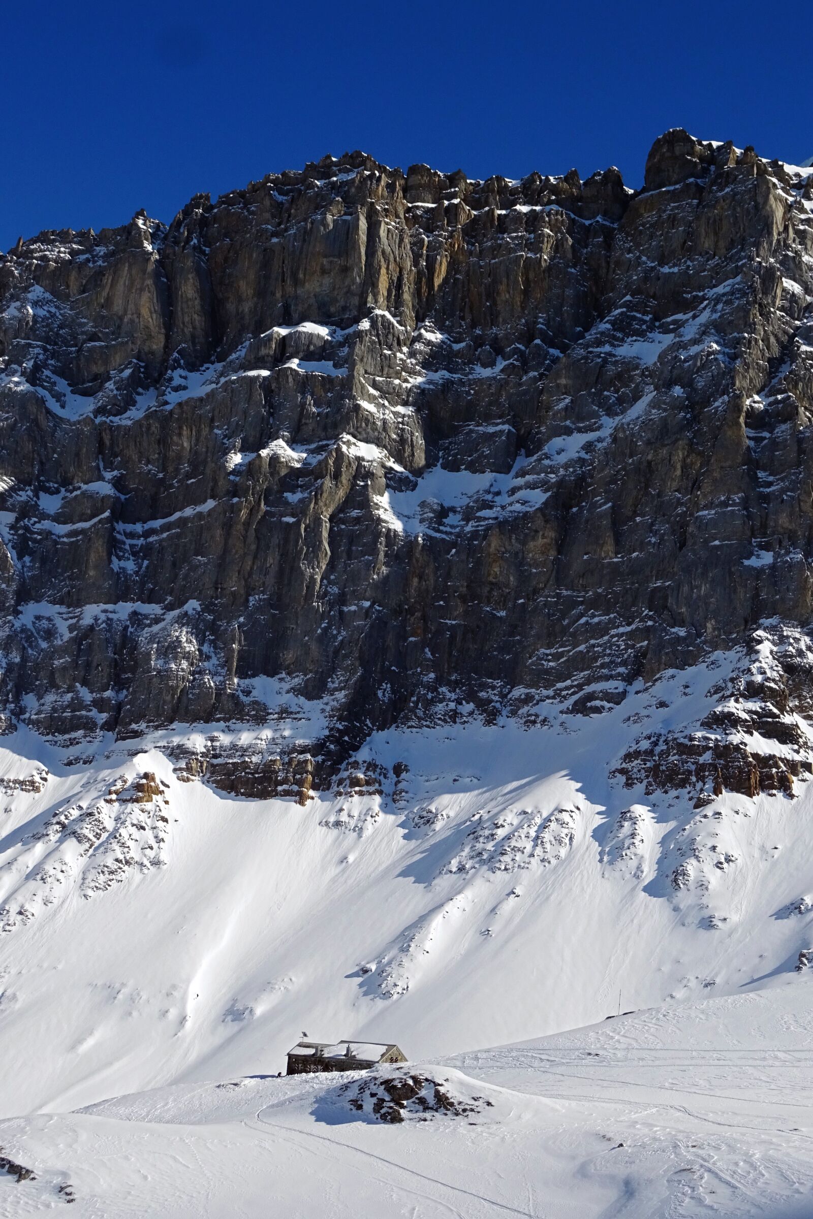 Sony DSC-HX60 sample photo. Fridolin hut, backcountry skiiing photography