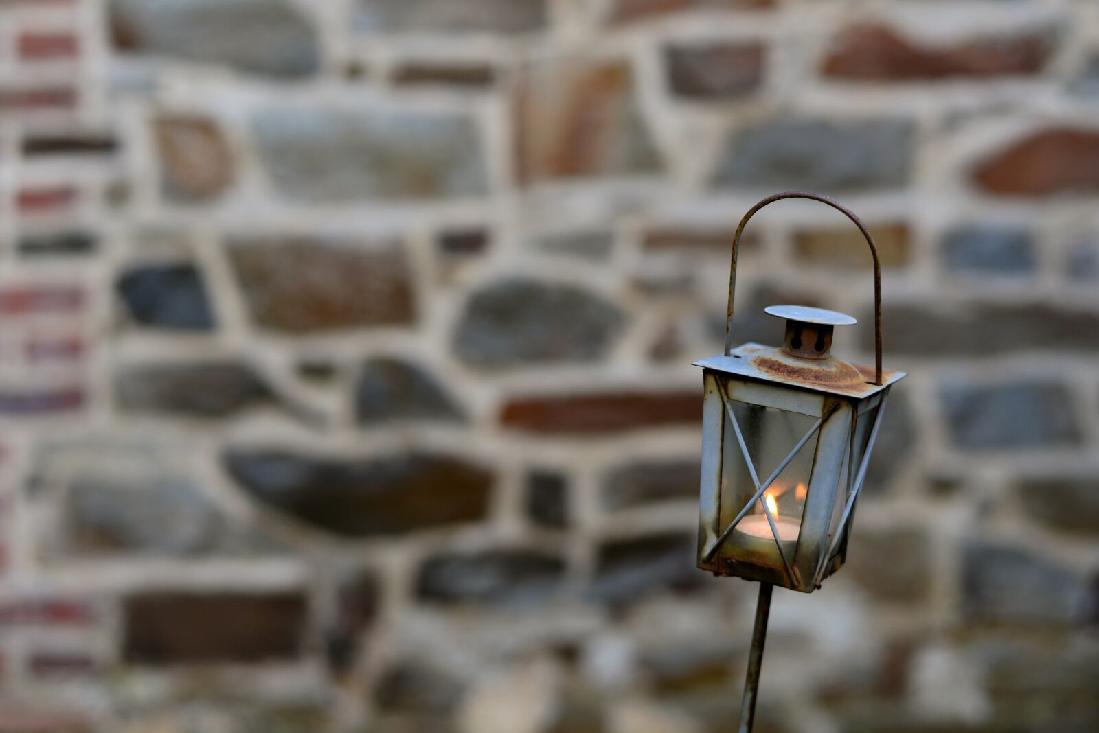 Nikon D610 sample photo. Lantern, rusty, lamp photography