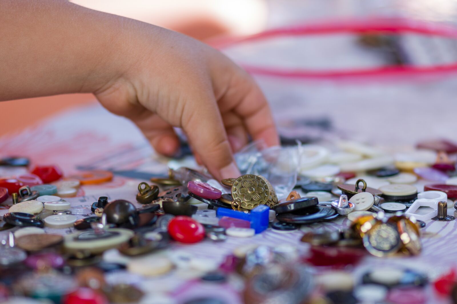 Nikon D7200 sample photo. Buttons, hand labor, sew photography