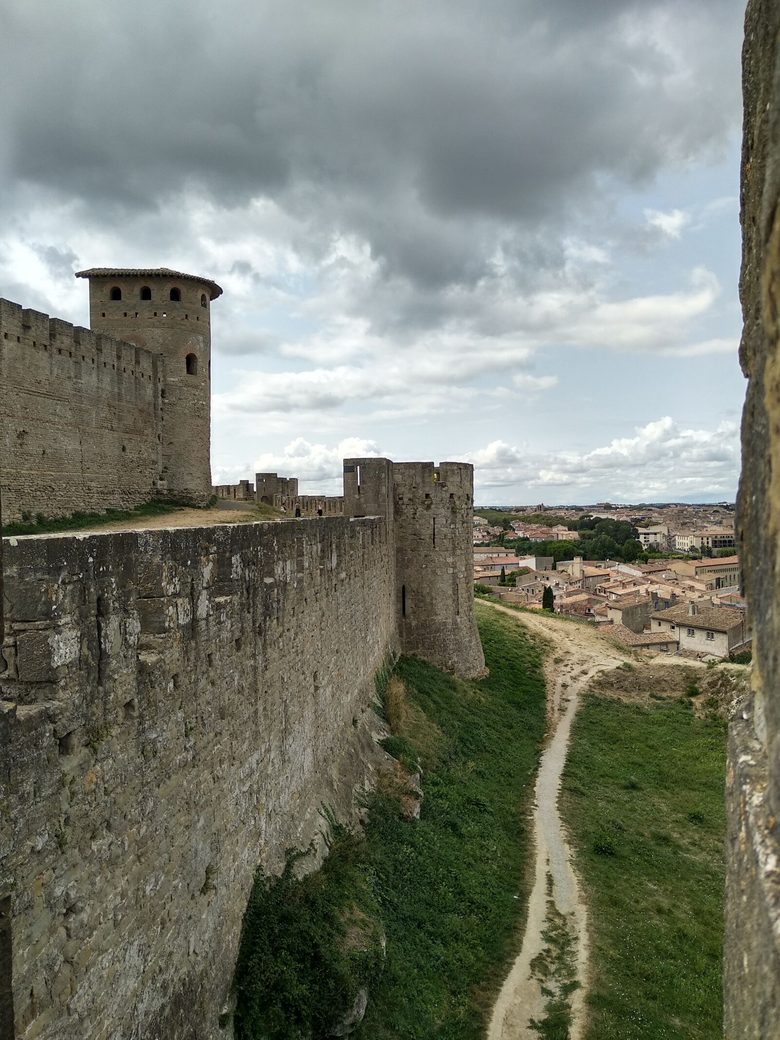 Xiaomi Mi A1 sample photo. Castle, sky, clouds photography