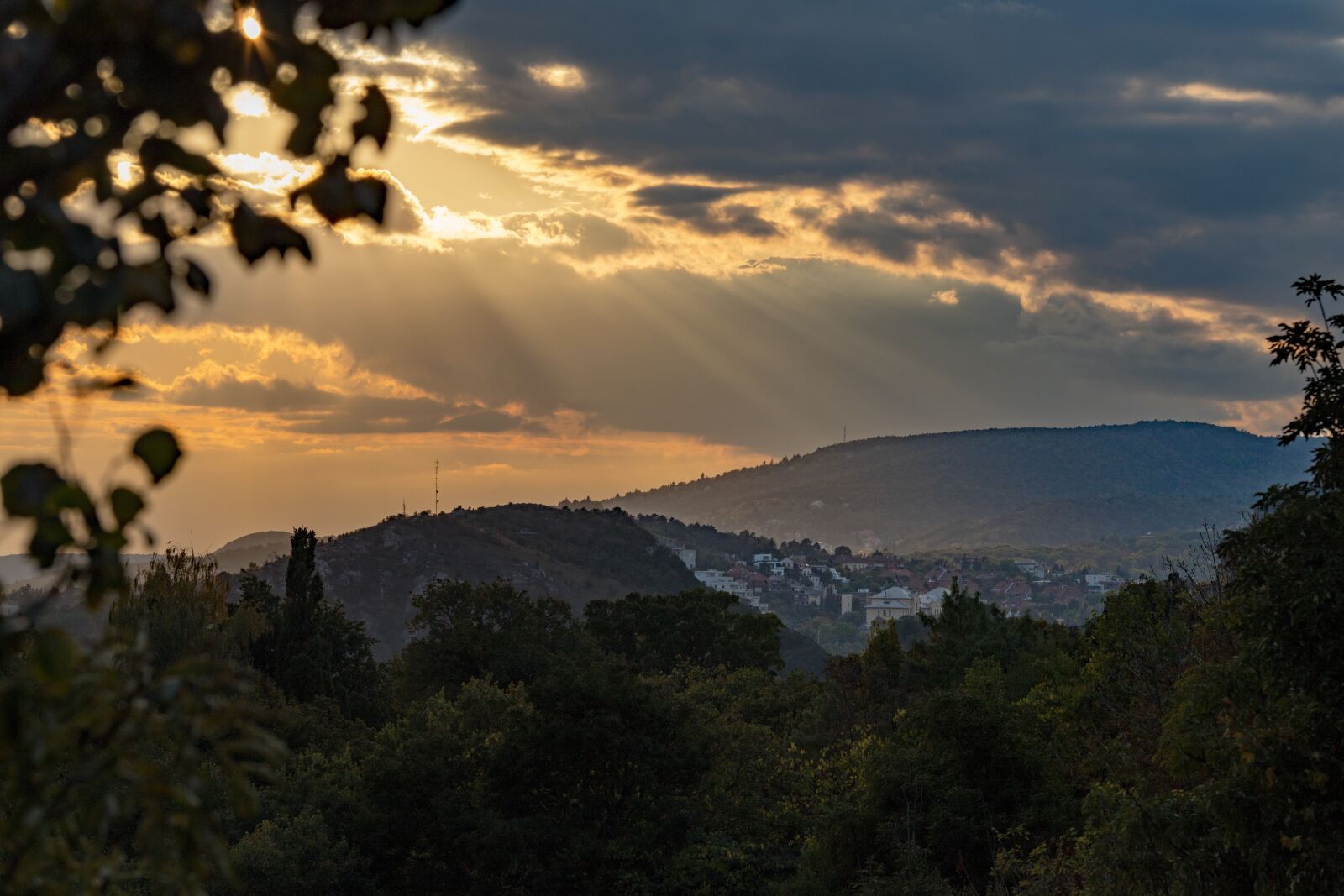 Canon EOS 6D Mark II sample photo. Clouds, mountains, sunset photography