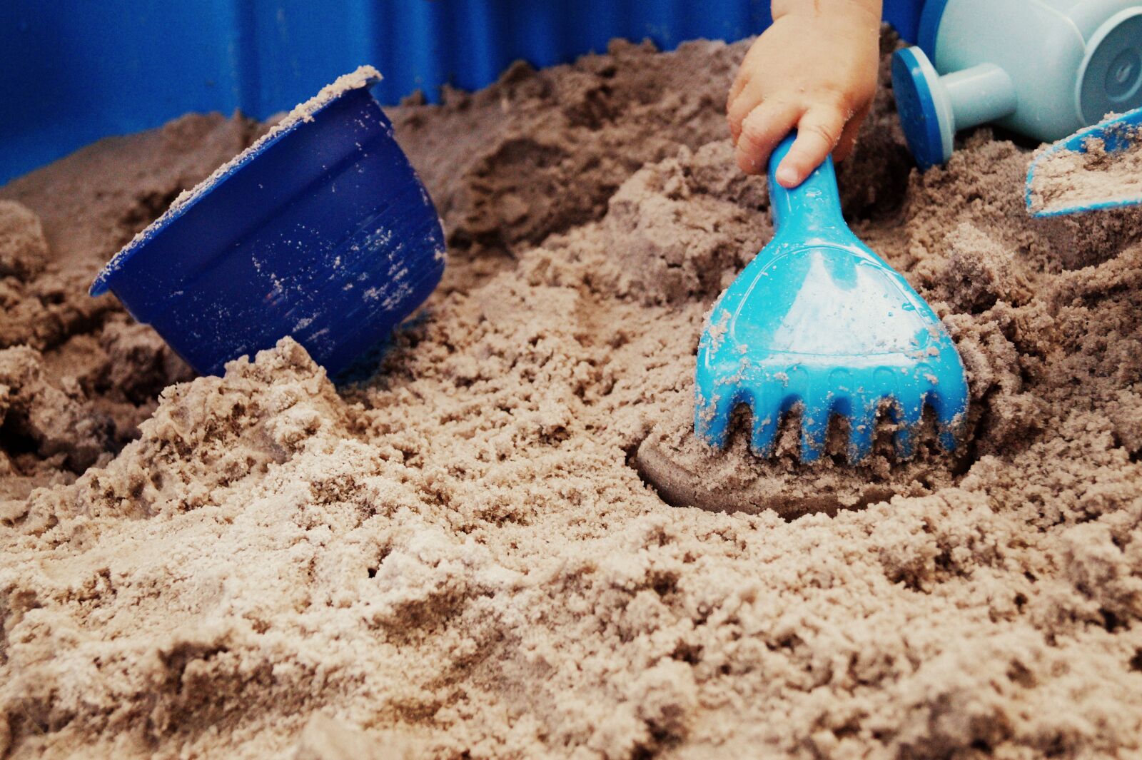 Sony DT 18-55mm F3.5-5.6 SAM II sample photo. Toys, sand pit, sand photography