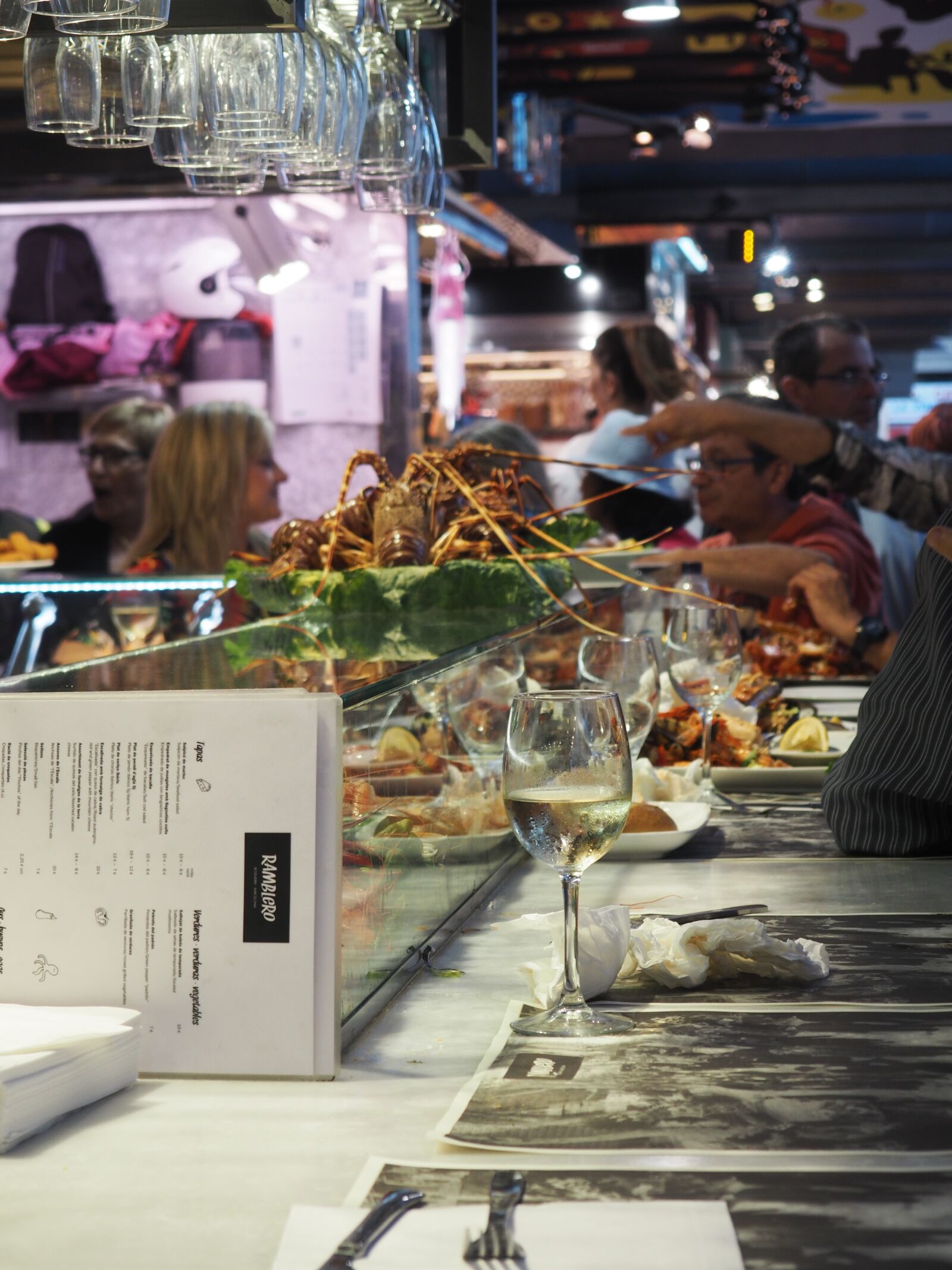 Olympus PEN E-PL7 sample photo. Market, barcelona, café photography