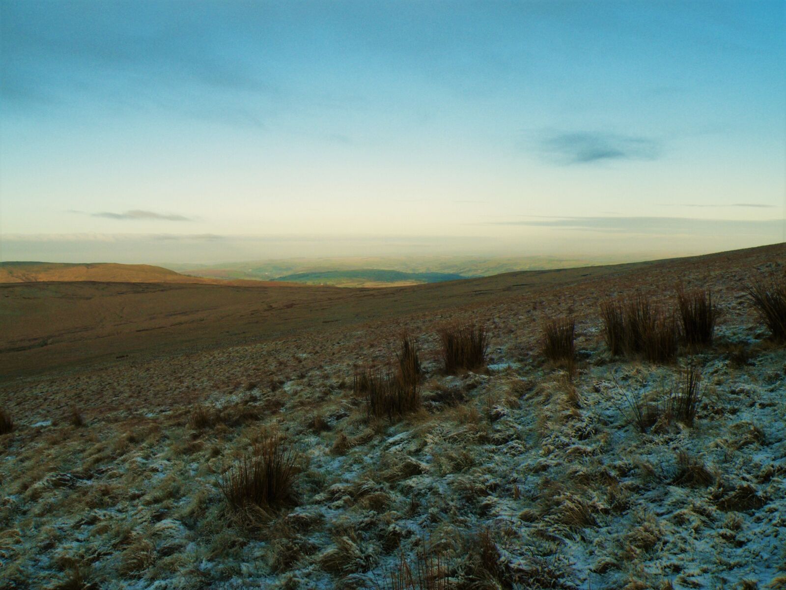 Fujifilm FinePix S8100fd sample photo. Wales, pen-y-fan, sunrise photography