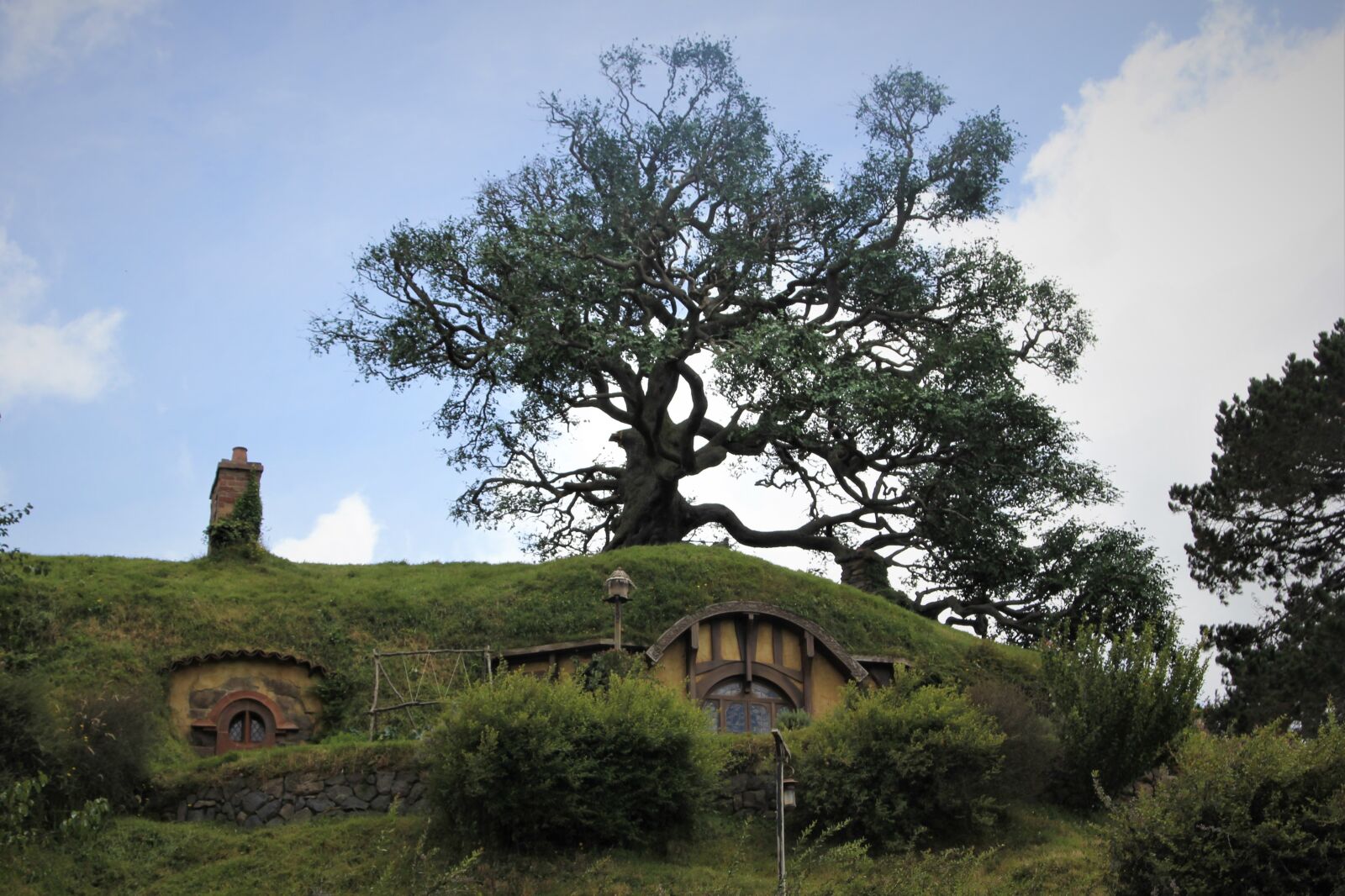 Canon EOS 60D + Canon EF 24-105mm F4L IS USM sample photo. Hobbit, house, movie photography