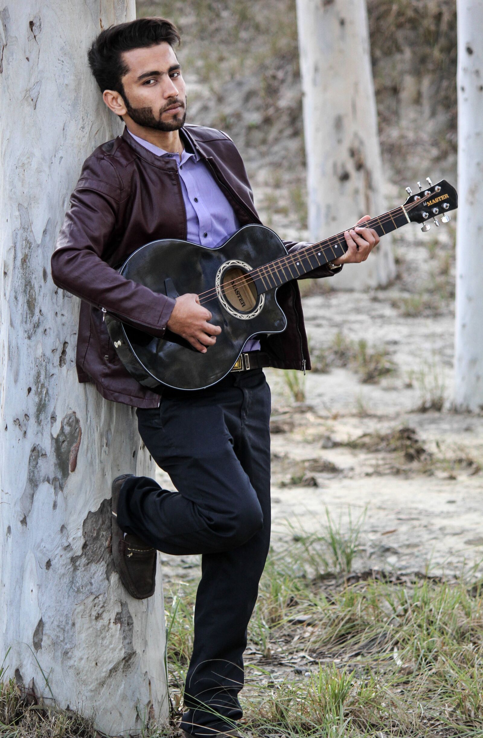 Canon EF-S 55-250mm F4-5.6 IS II sample photo. Musician, man, guitar photography