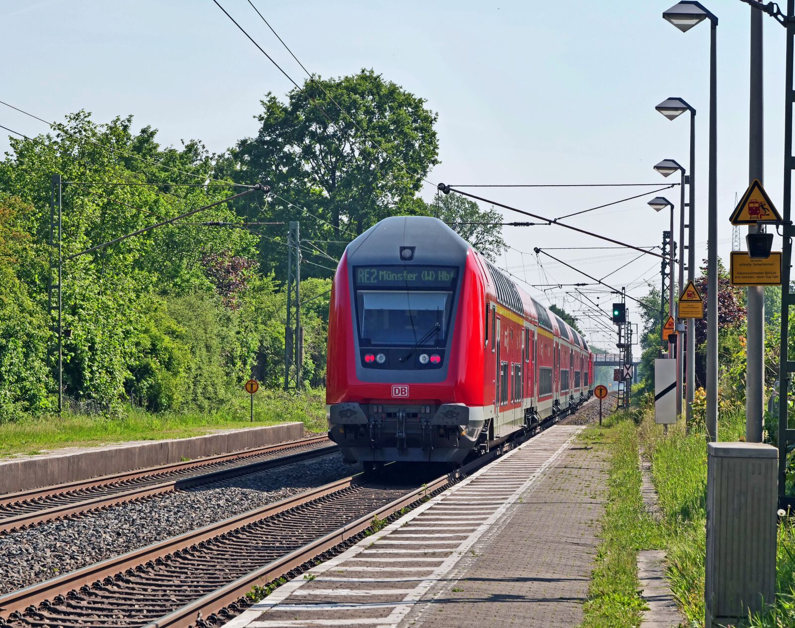 Panasonic Lumix DC-G9 sample photo. Regional train, deutsche bahn photography