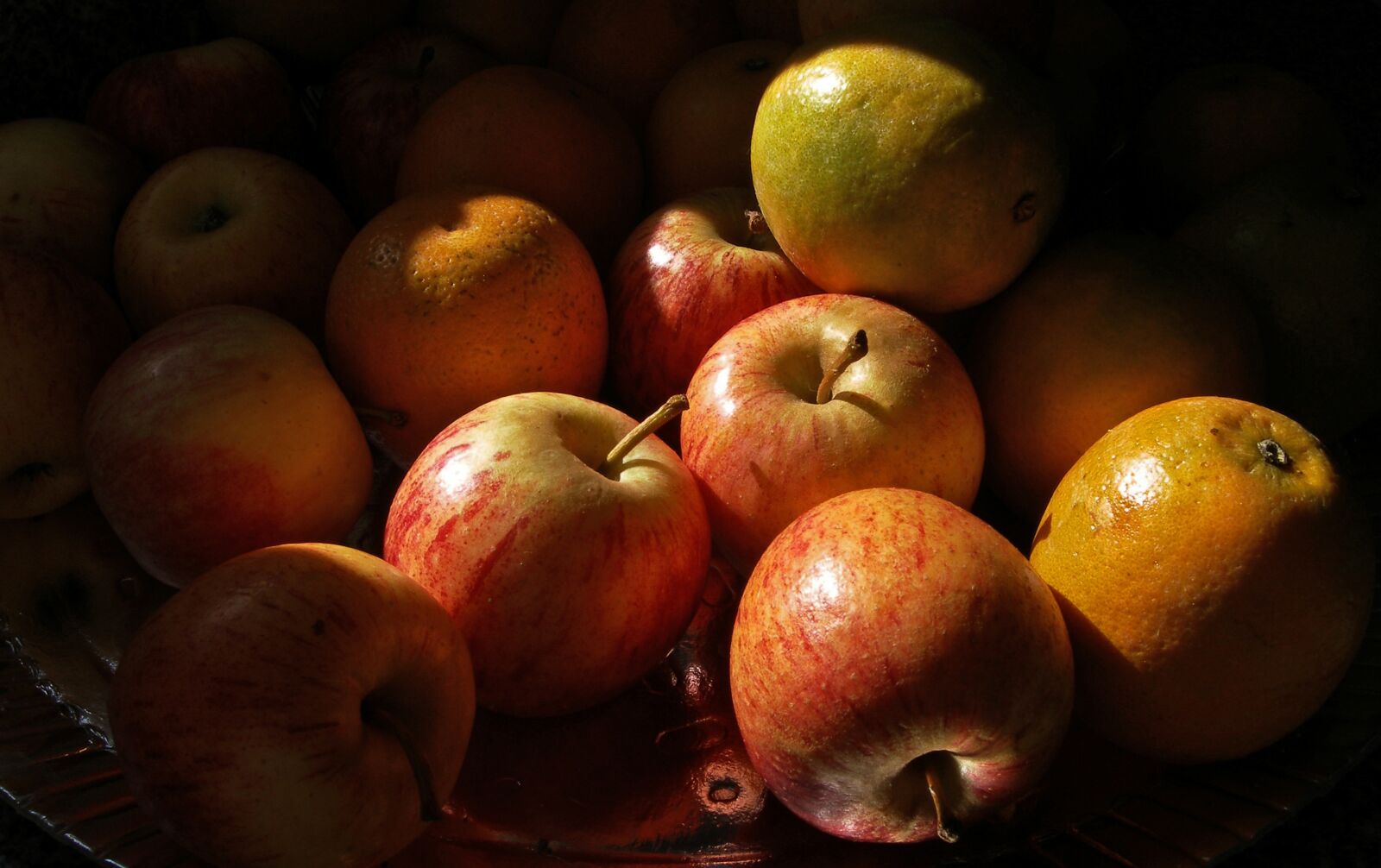 Olympus C7070WZ sample photo. Apple, fruit, healthy photography