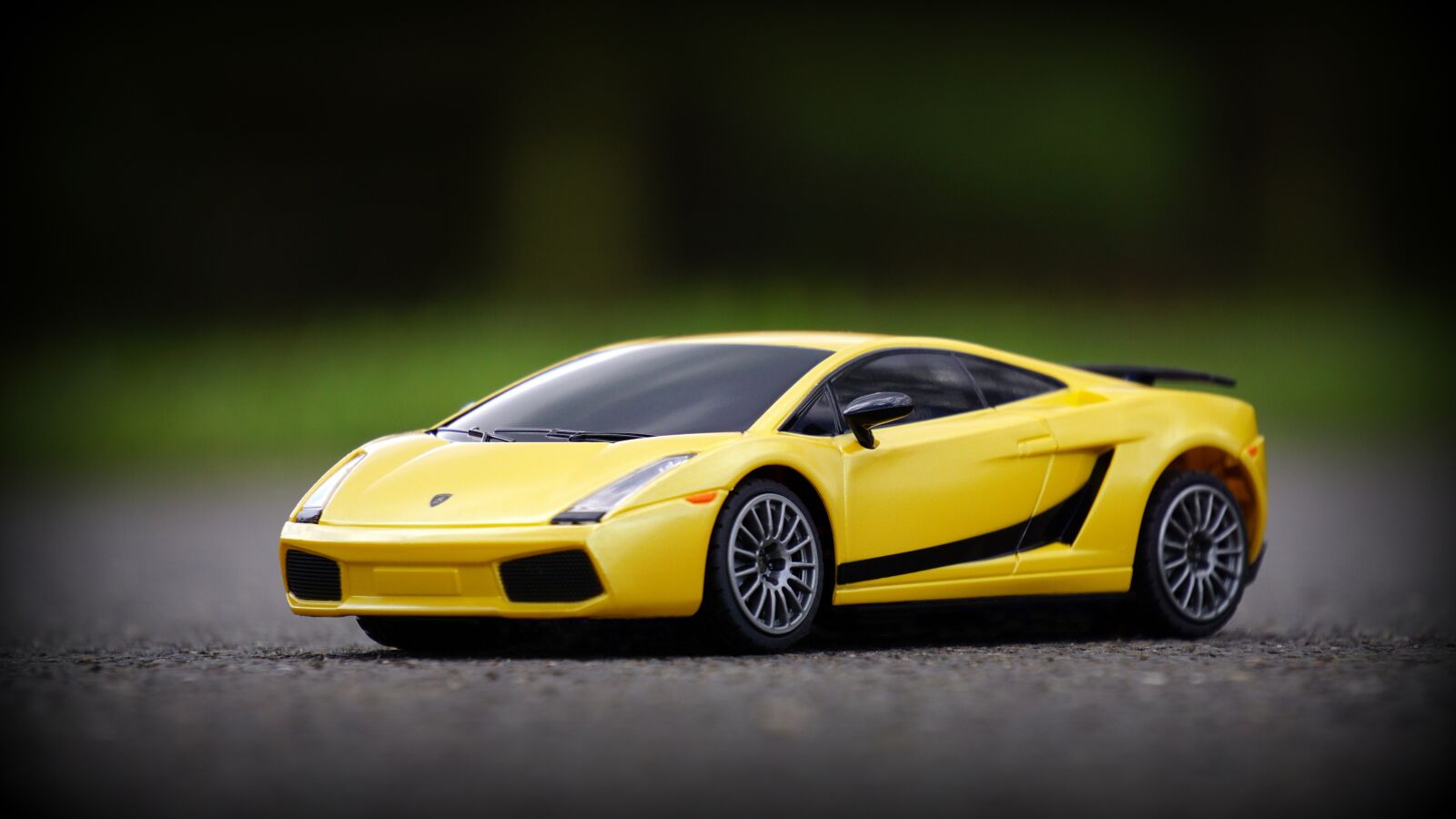 Sony E 55-210mm F4.5-6.3 OSS sample photo. Car, fast, lamborghini photography