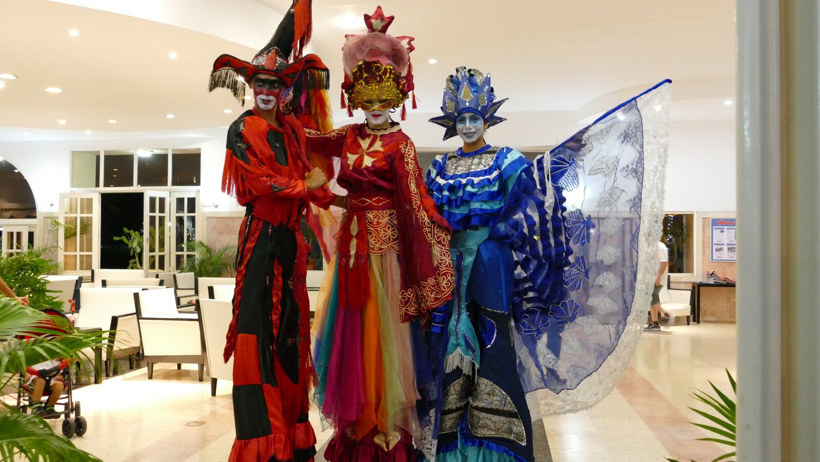 Panasonic Lumix DMC-FZ1000 sample photo. Cuba, panel, masquerade photography