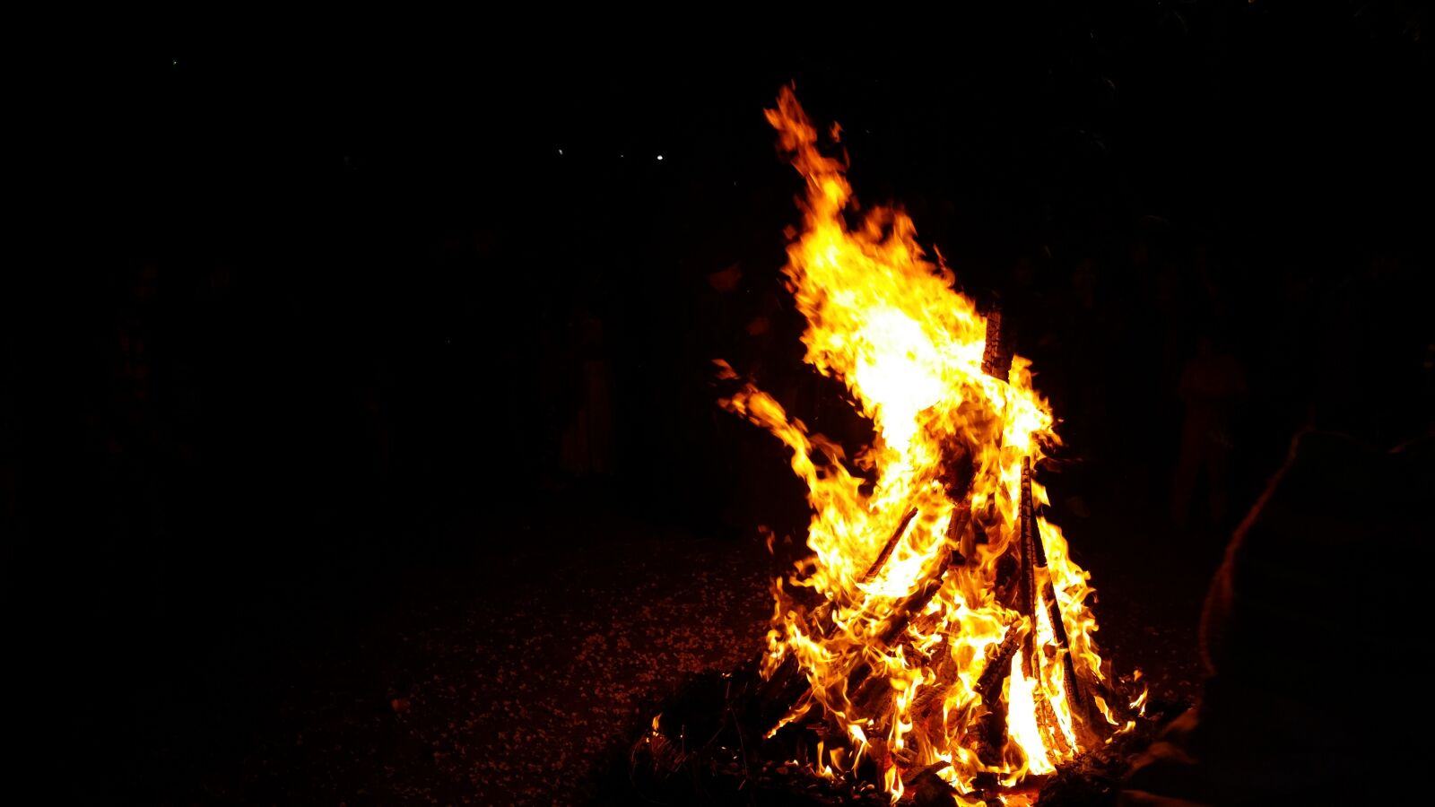 Samsung Galaxy Note4 sample photo. Bonfire, burn, dark, fire photography