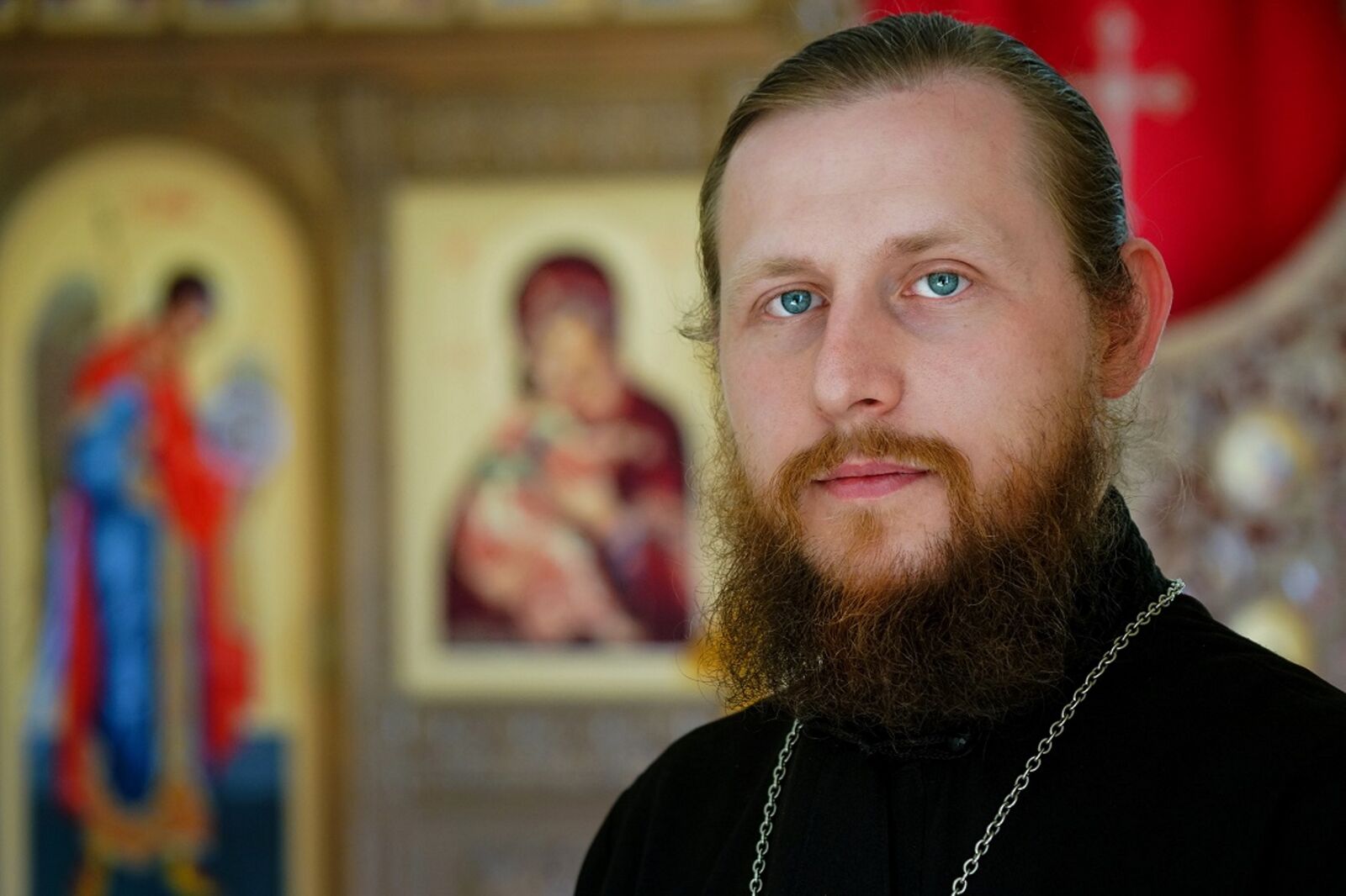 Sony a99 II sample photo. Priest, temple, icon photography