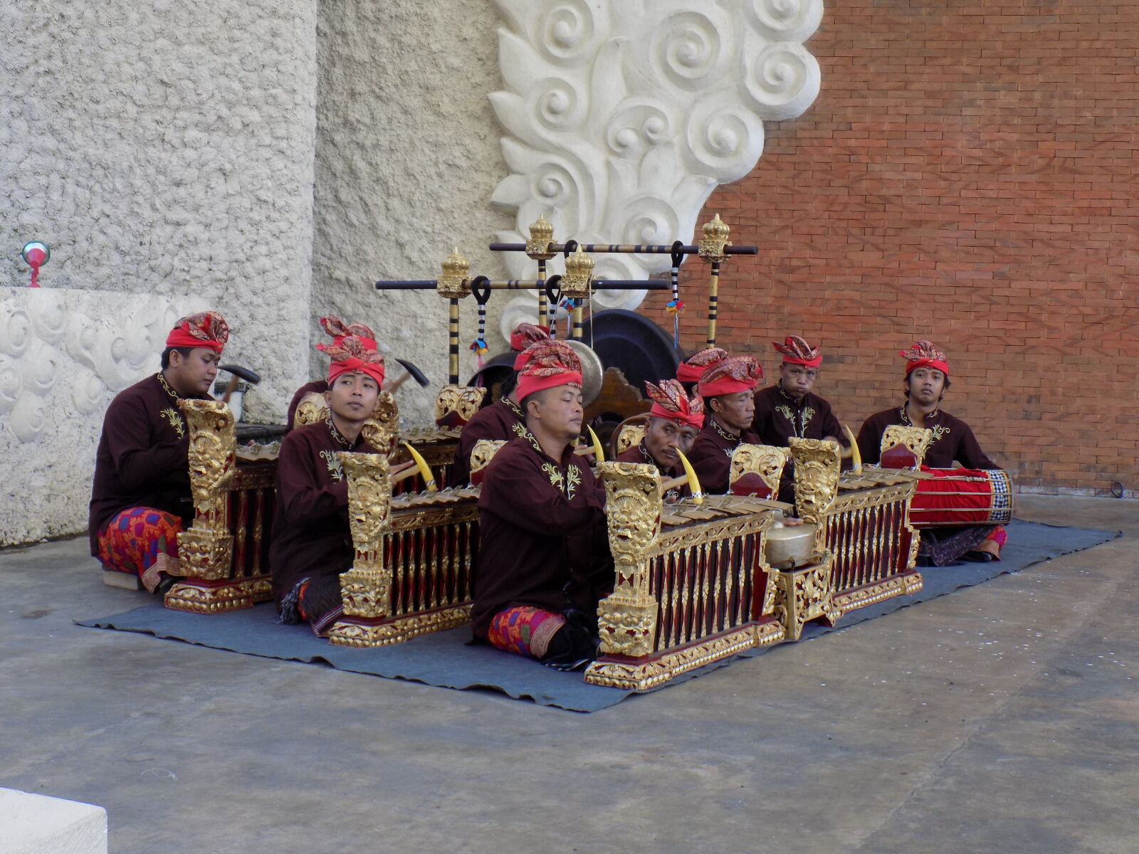 Nikon COOLPIX L330 sample photo. Bali, balinese, culture, dance photography