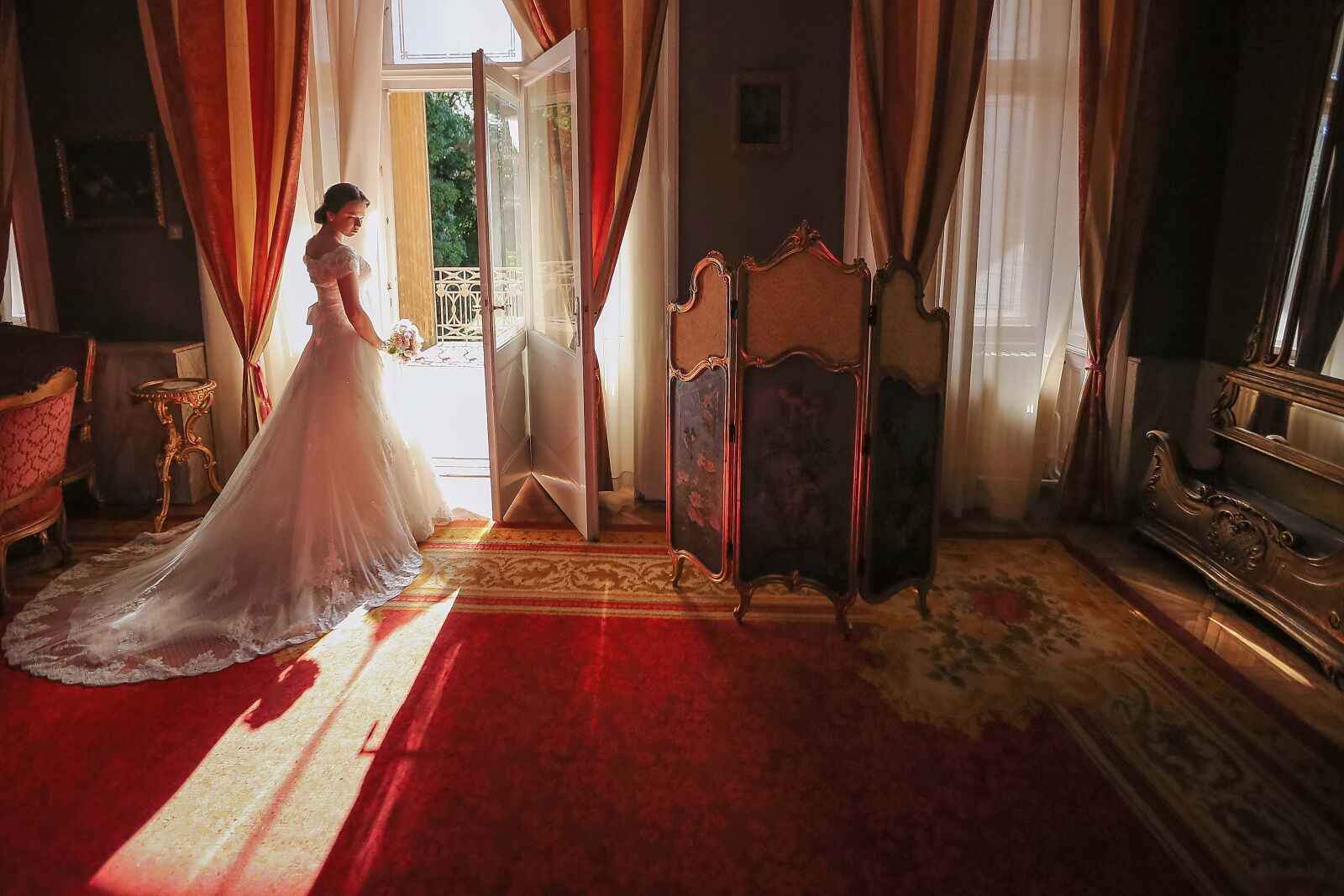 Canon EF 16-35mm F2.8L II USM sample photo. Salon, wedding dress, boutique photography