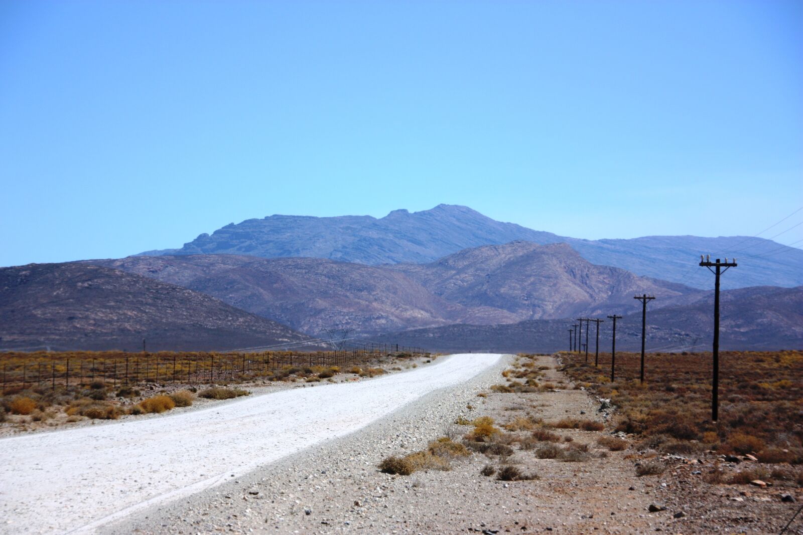 Canon EOS 450D (EOS Rebel XSi / EOS Kiss X2) sample photo. Karoo, gravel road, desert photography