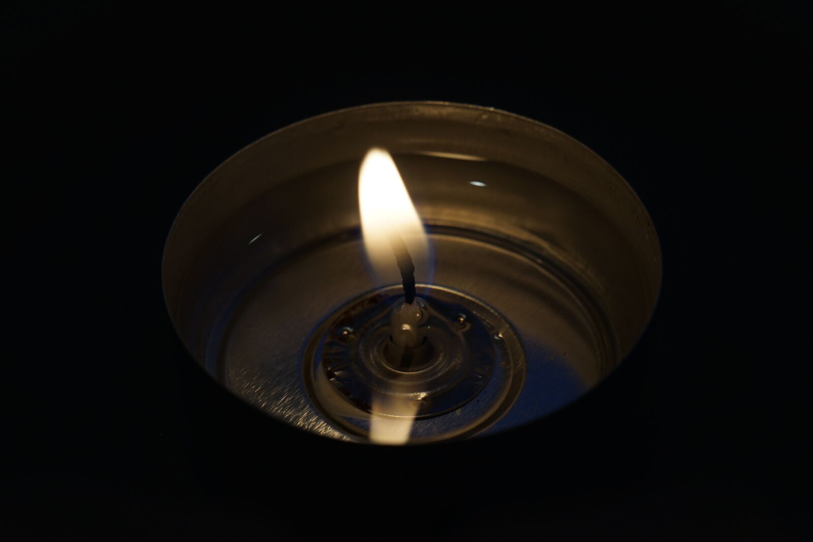 Sony a7 II + Sony FE 50mm F2.8 Macro sample photo. Tealight, candle, light photography