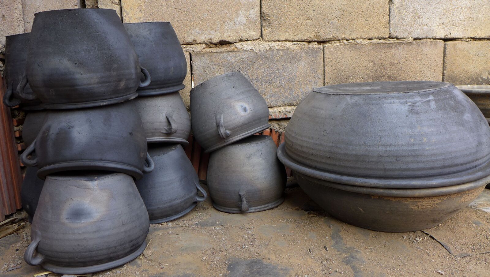 Leica D-Lux 6 sample photo. Black-pottery, folk handicraft, handicraft photography