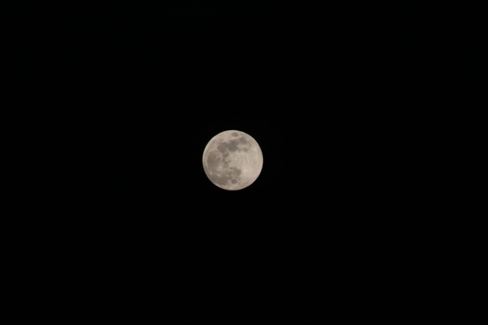 Canon EOS 700D (EOS Rebel T5i / EOS Kiss X7i) sample photo. Full moon capture by photography