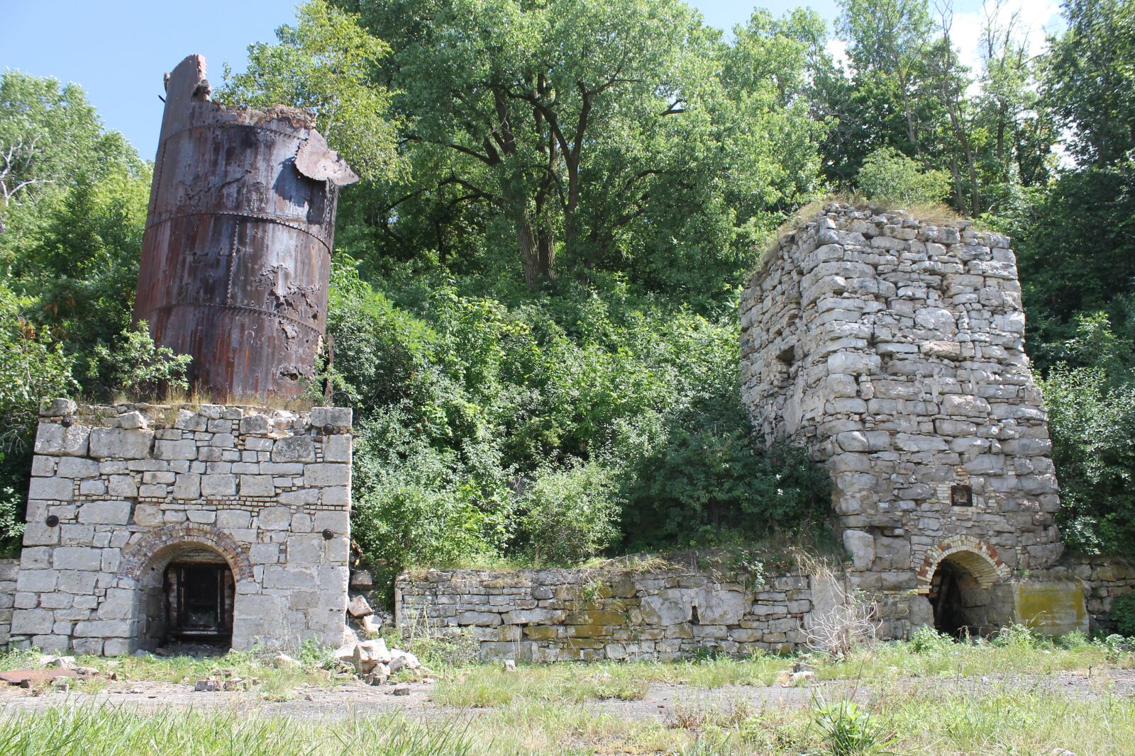Canon EOS 1100D (EOS Rebel T3 / EOS Kiss X50) sample photo. Ruins, lime kiln, stone photography