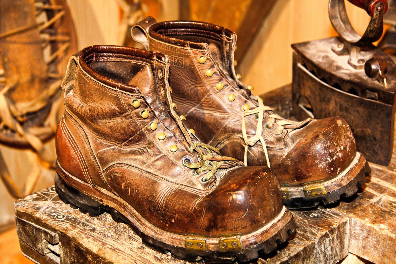Canon EOS 60D sample photo. Shoes, ski boots, ski photography