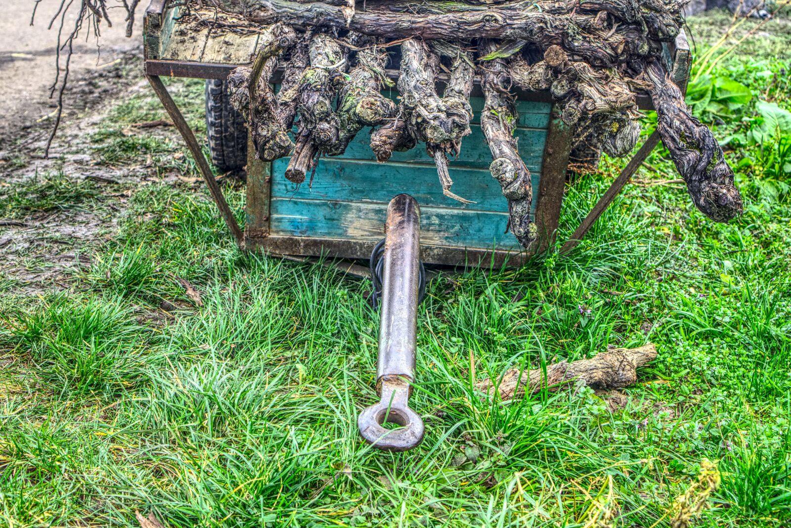 Sony a6000 + Sony E 35mm F1.8 OSS sample photo. Trailers, tractor, agriculture photography