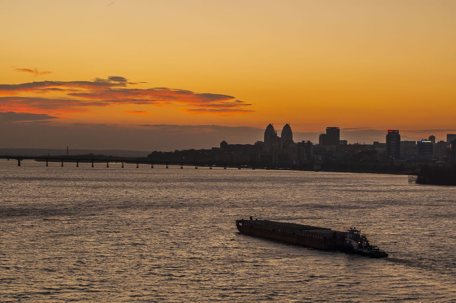Nikon D90 sample photo. River, bridge, barge photography