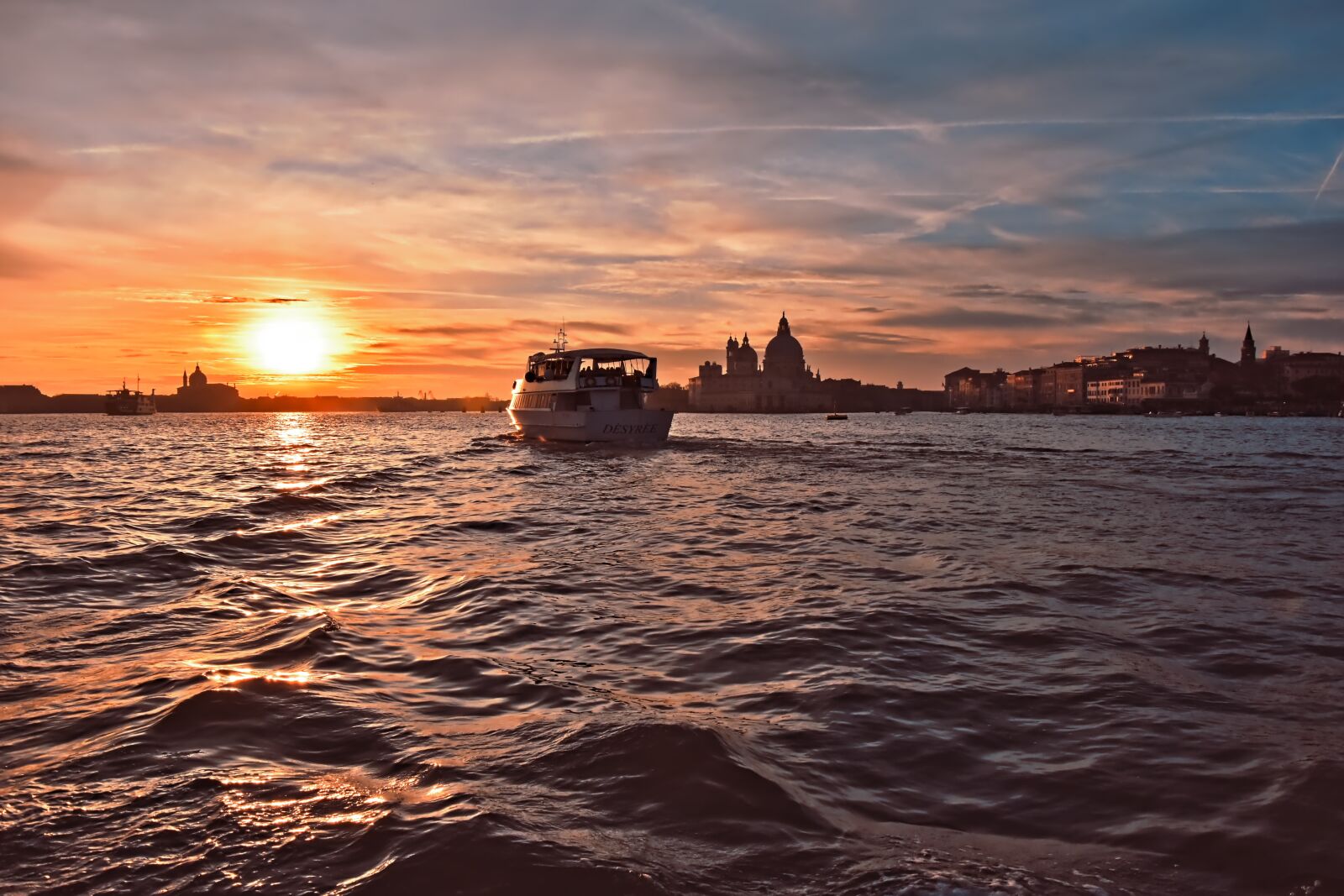 Nikon D5600 sample photo. Sunset, lighting, afterglow photography