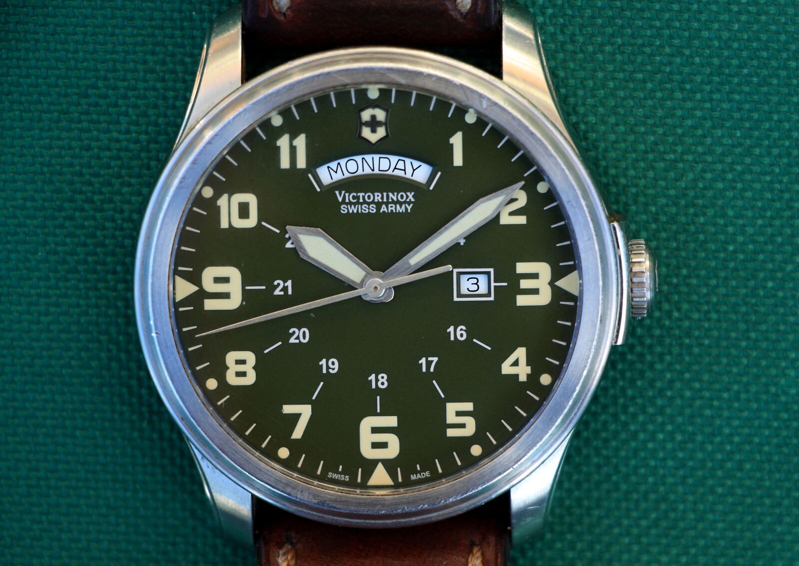 Canon EOS 450D (EOS Rebel XSi / EOS Kiss X2) sample photo. Clock, wrist watch, time photography