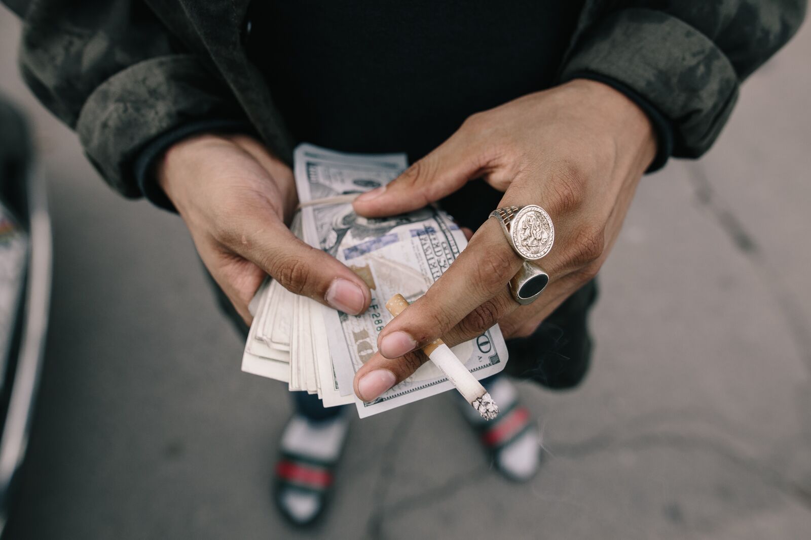 Canon EOS 6D sample photo. Cash, cigarette, hands photography